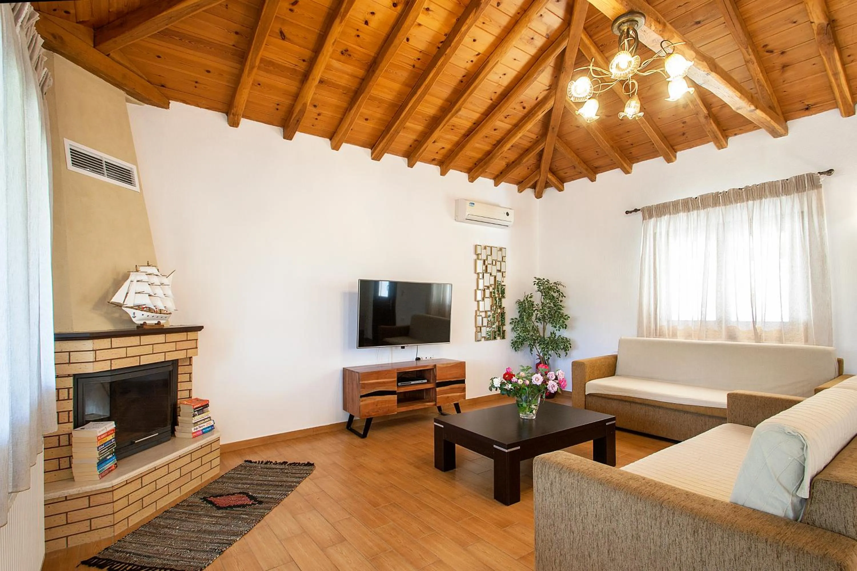 TV and multimedia in Four Seasons Villas