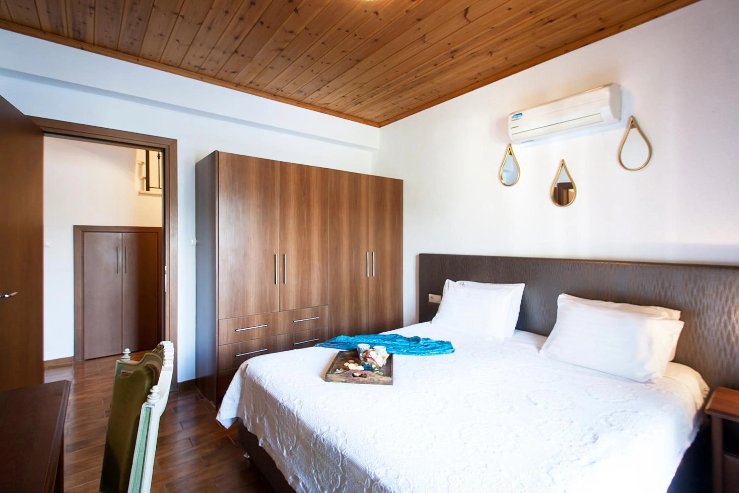 Bed in Four Seasons Villas