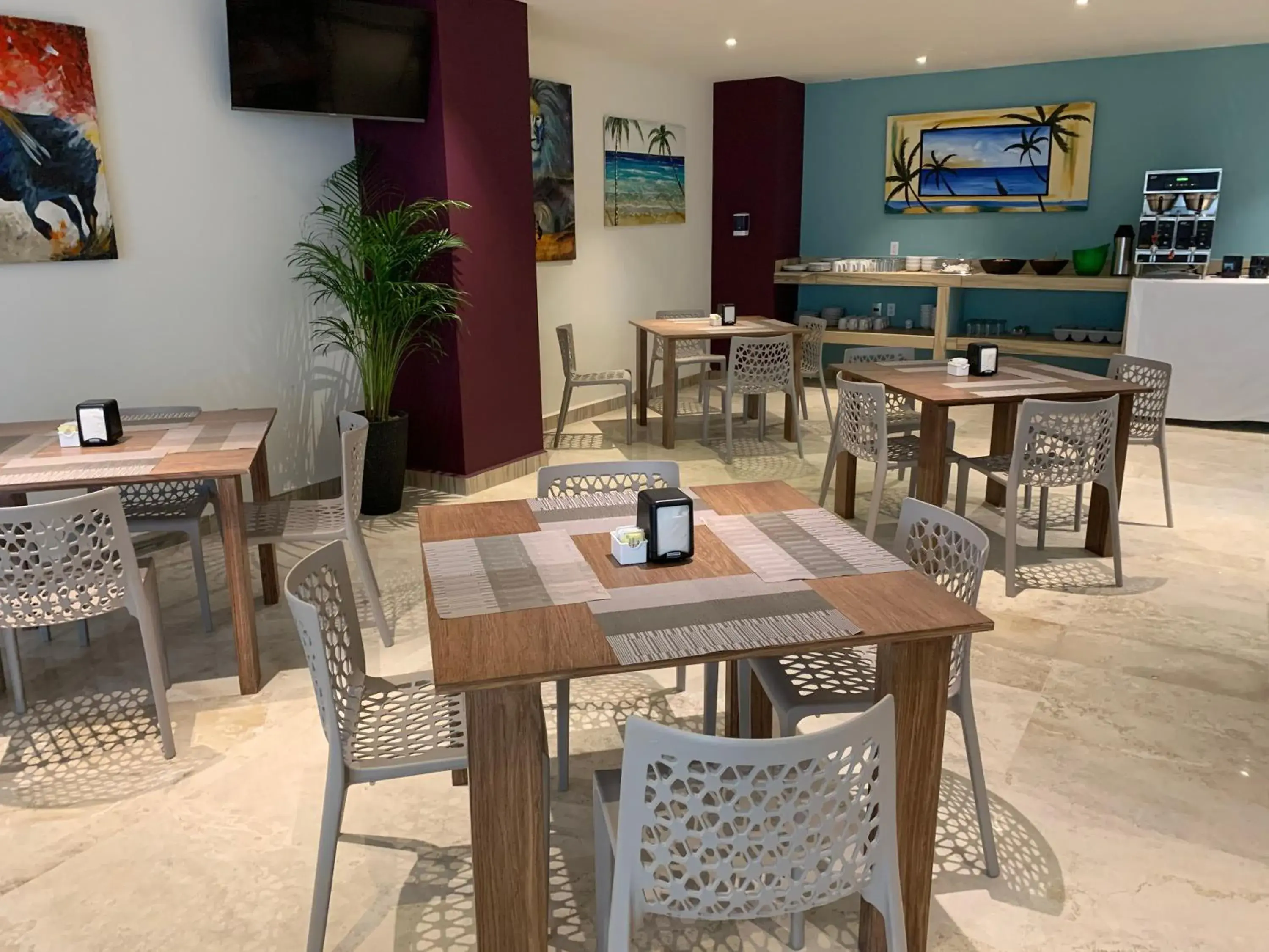 Restaurant/places to eat in Hotel Luma by Kavia Restaurant/places to eat in Hotel Luma by Kavia