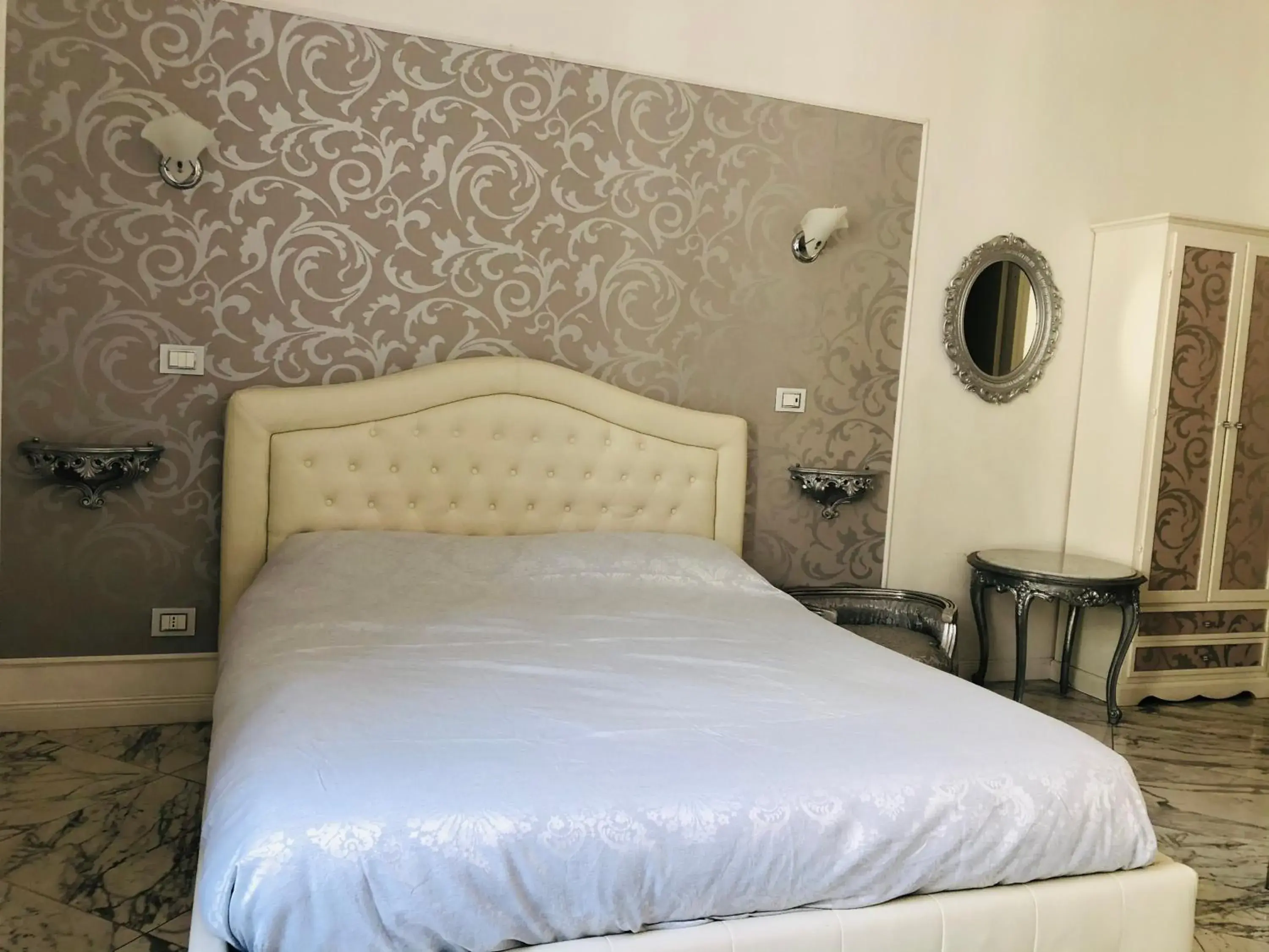 Deluxe Double Room with Shower in parisa suite Deluxe Double Room with Shower in parisa suite