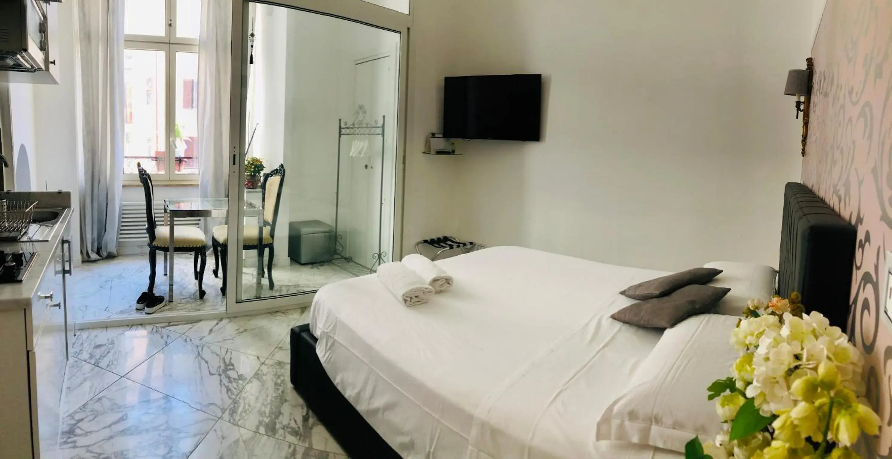 Deluxe Family Suite in parisa suite Deluxe Family Suite in parisa suite