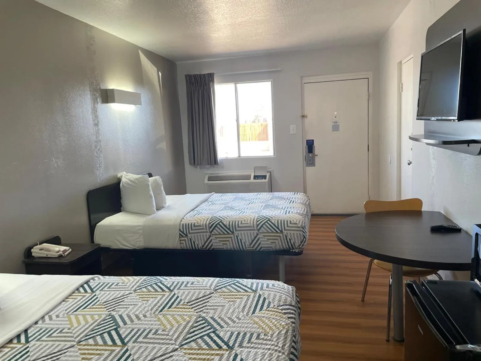 View (from property/room), Bed in Sands Motel