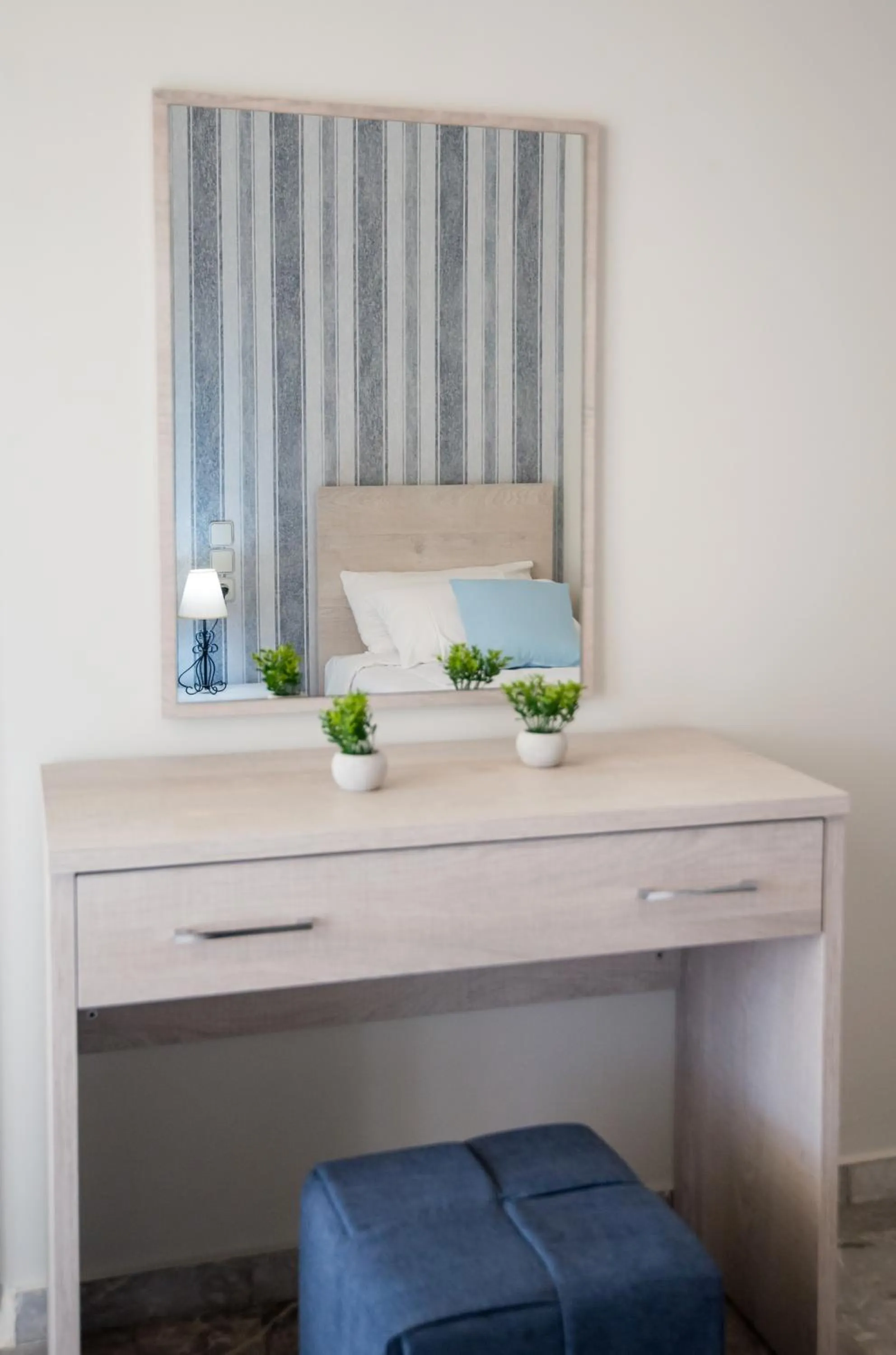 Decorative detail in Birais Beach Studios