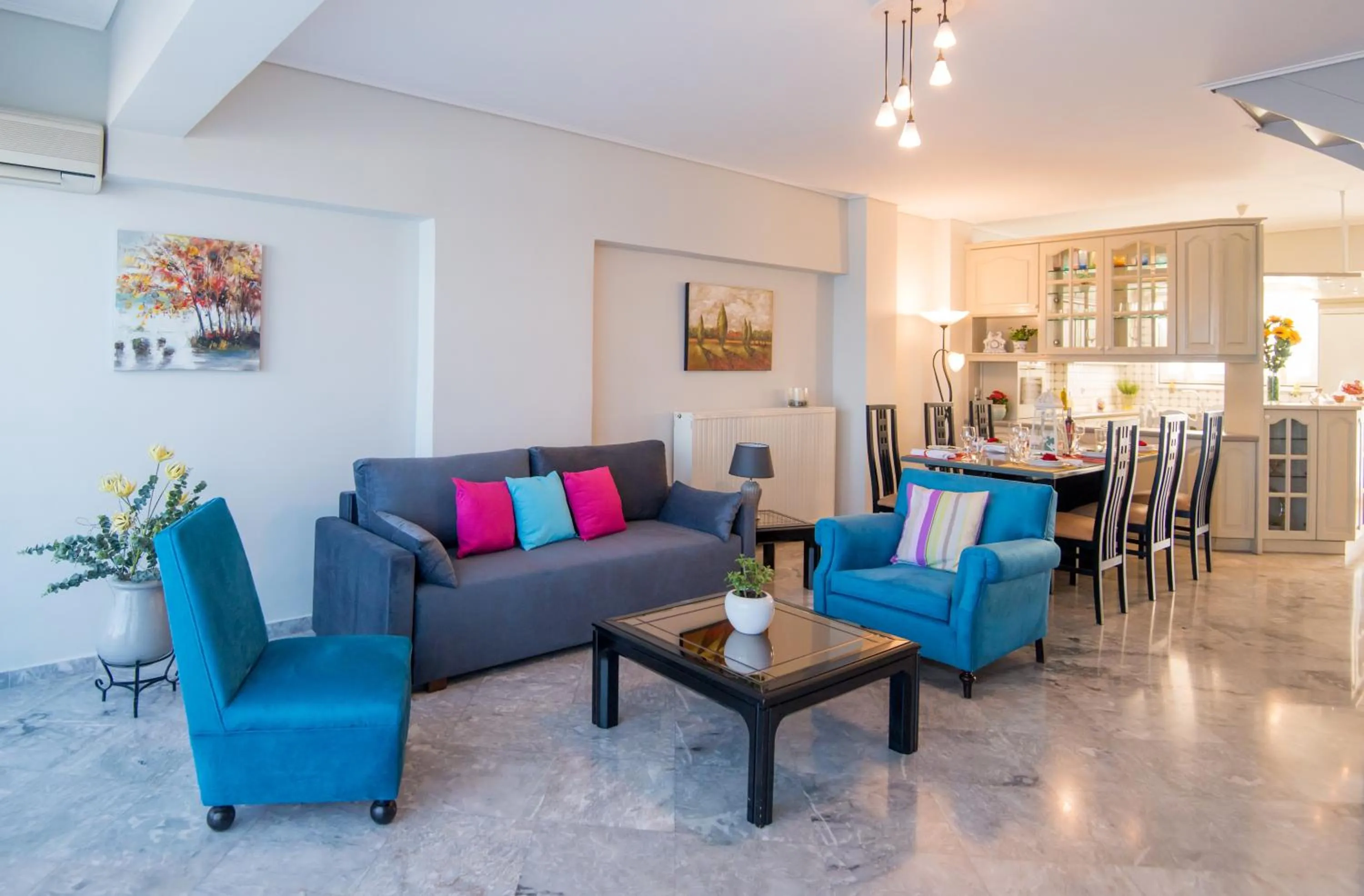 Photo of the whole room in Birais Beach Studios