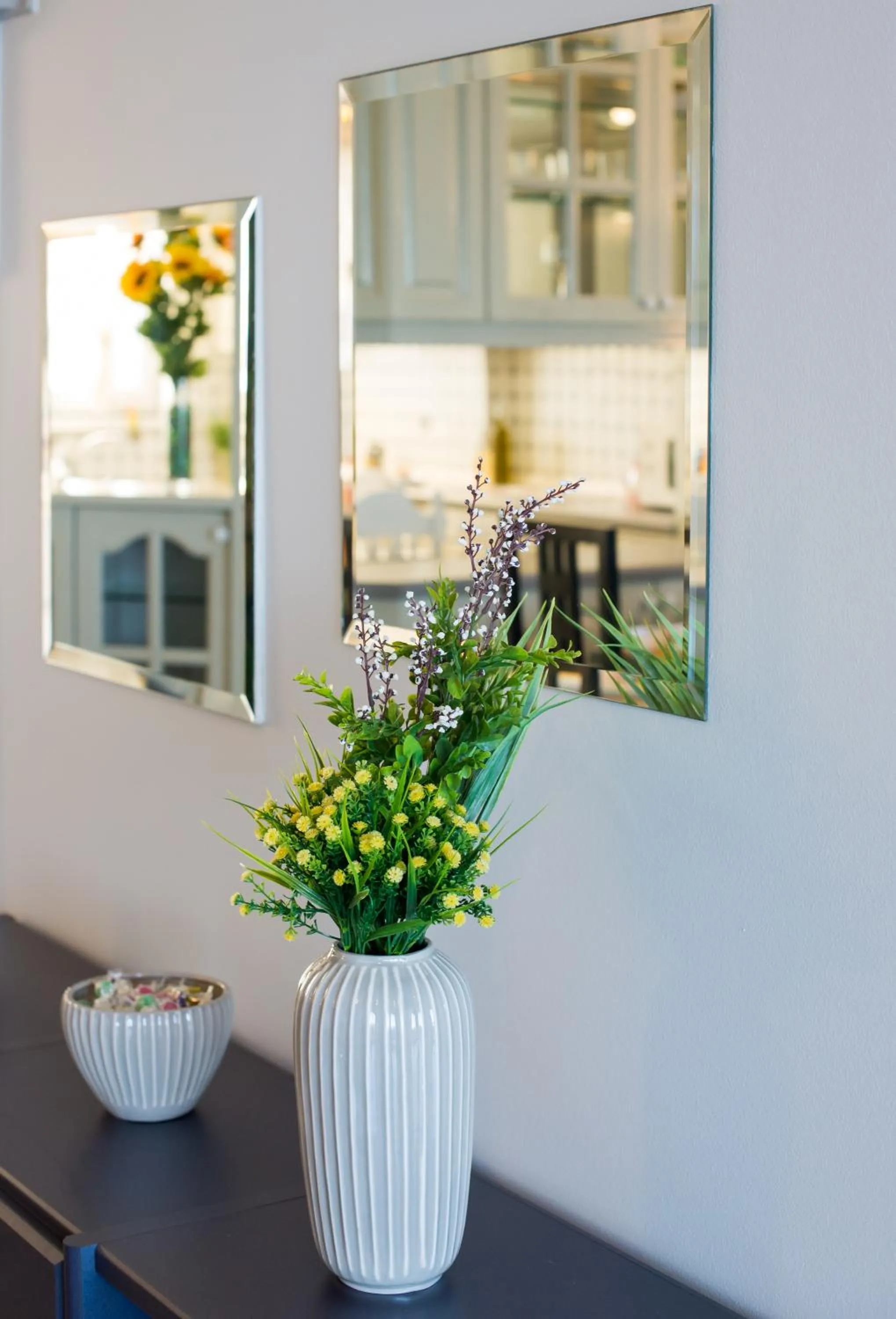 Decorative detail in Birais Beach Studios