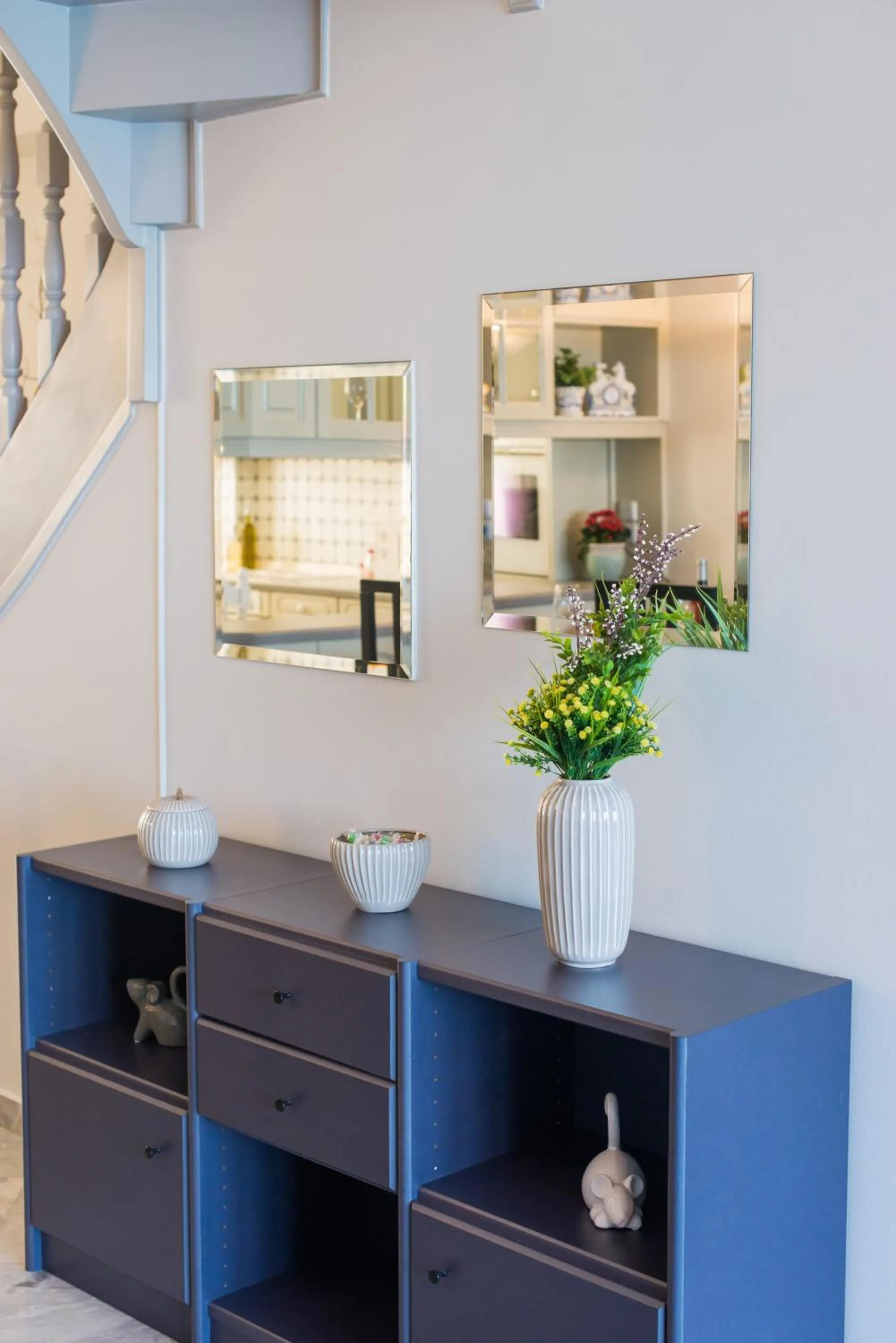 Decorative detail in Birais Beach Studios