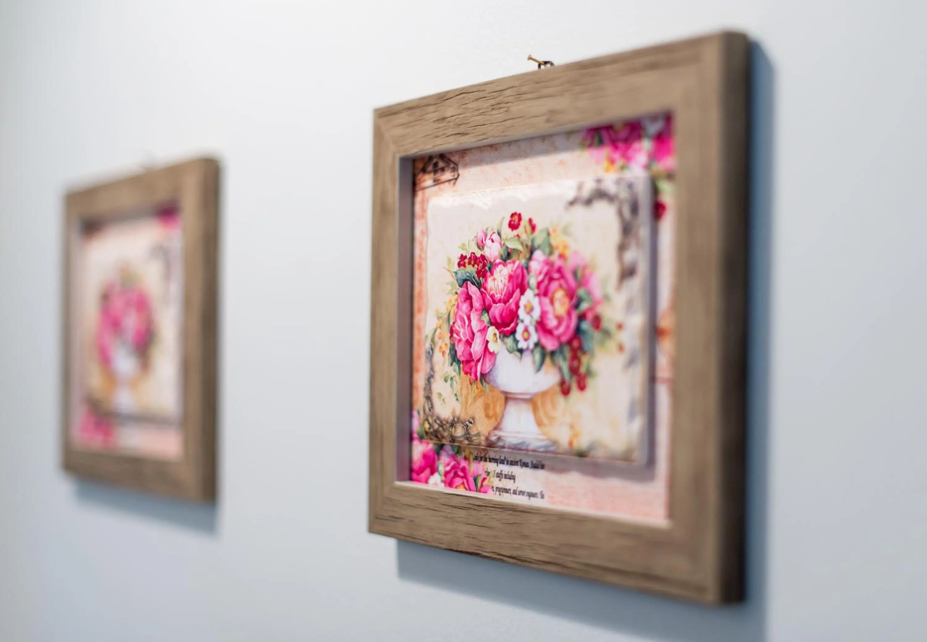 Decorative detail in Birais Beach Studios