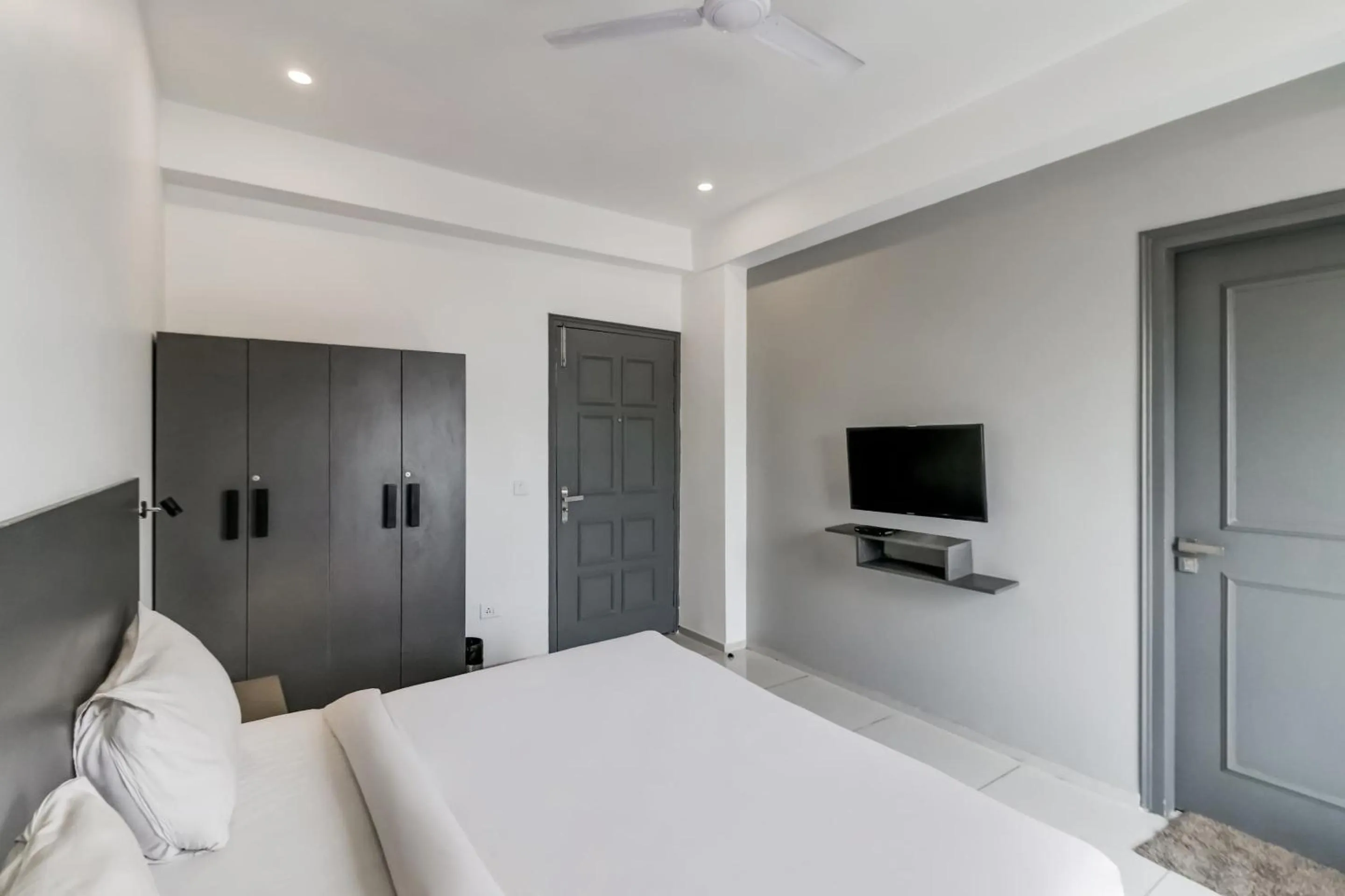 Bedroom, Bed in Townhouse South City 2 Sector 49 Gurgaon