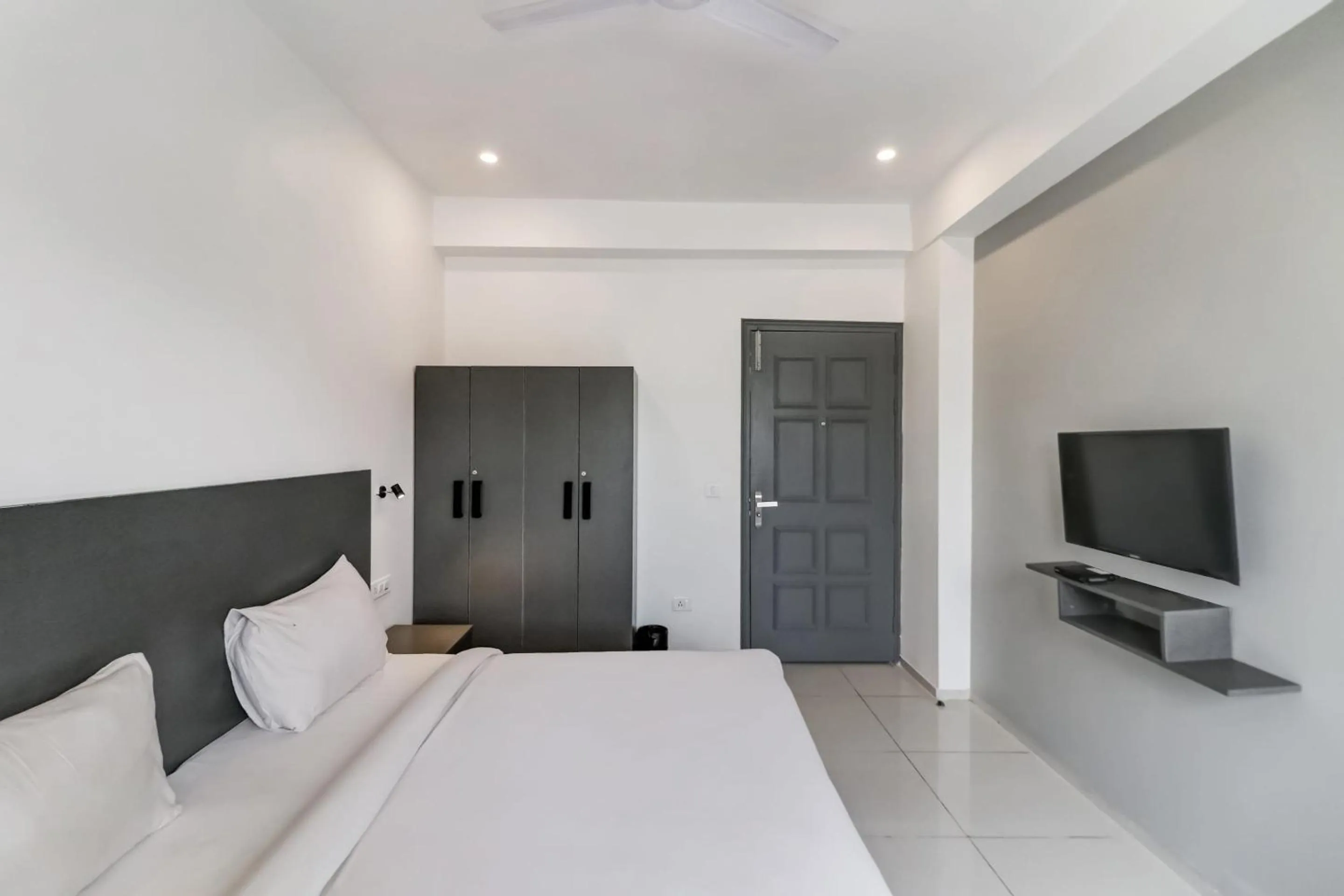 Bedroom, Bed in Townhouse South City 2 Sector 49 Gurgaon