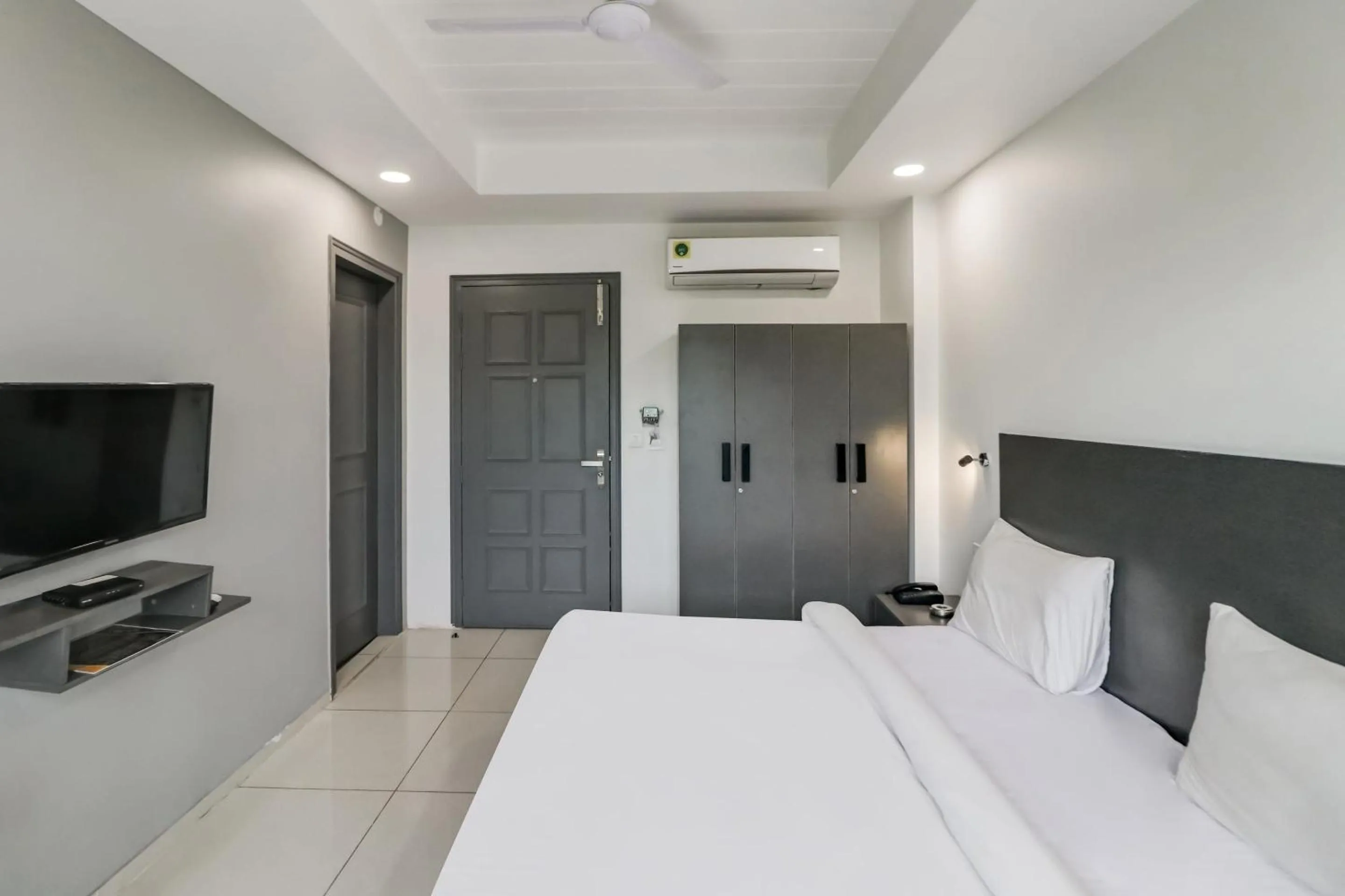 Bedroom, Bed in Townhouse South City 2 Sector 49 Gurgaon