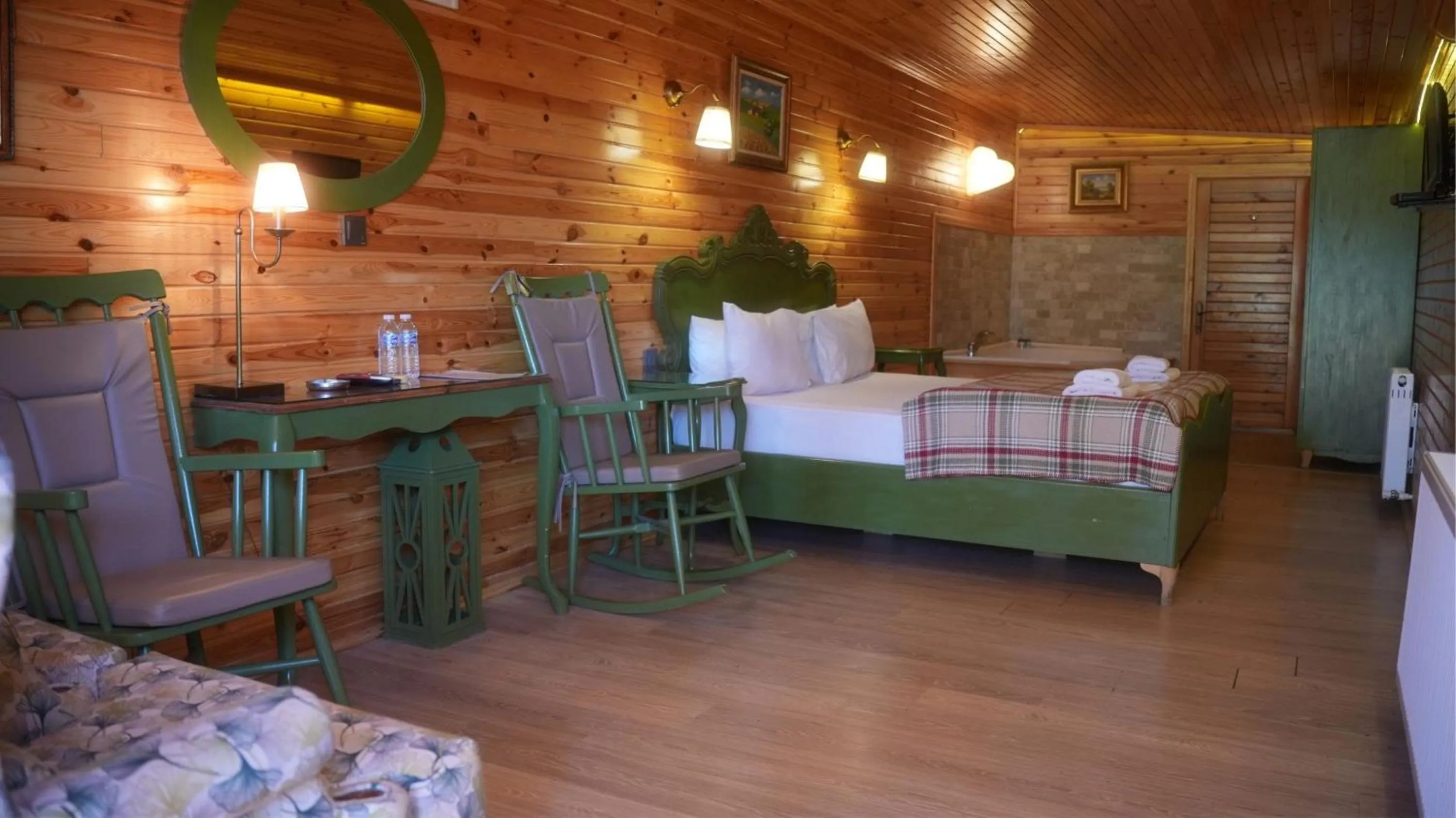 Photo of the whole room, Bed in Treetops Park Hotel