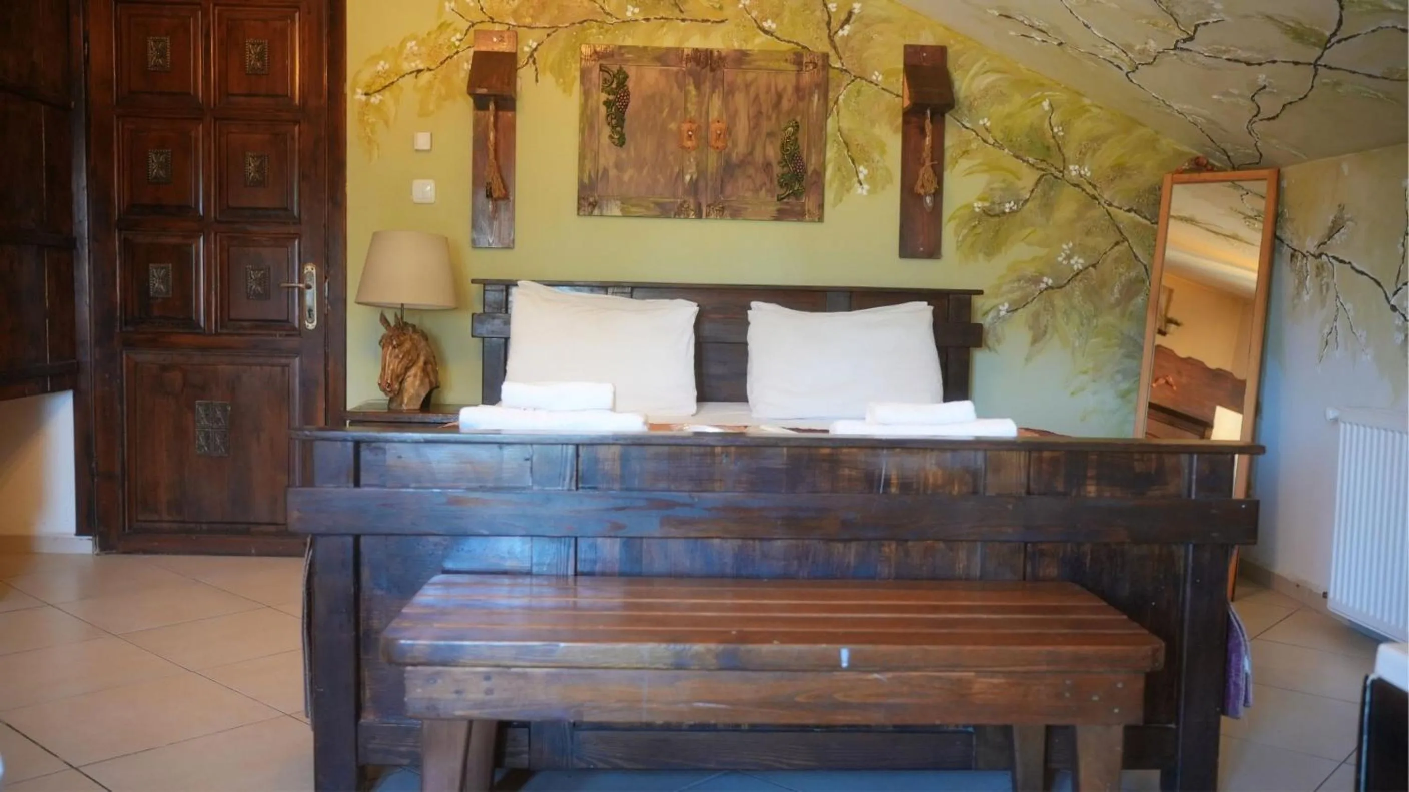 Bed in Treetops Park Hotel