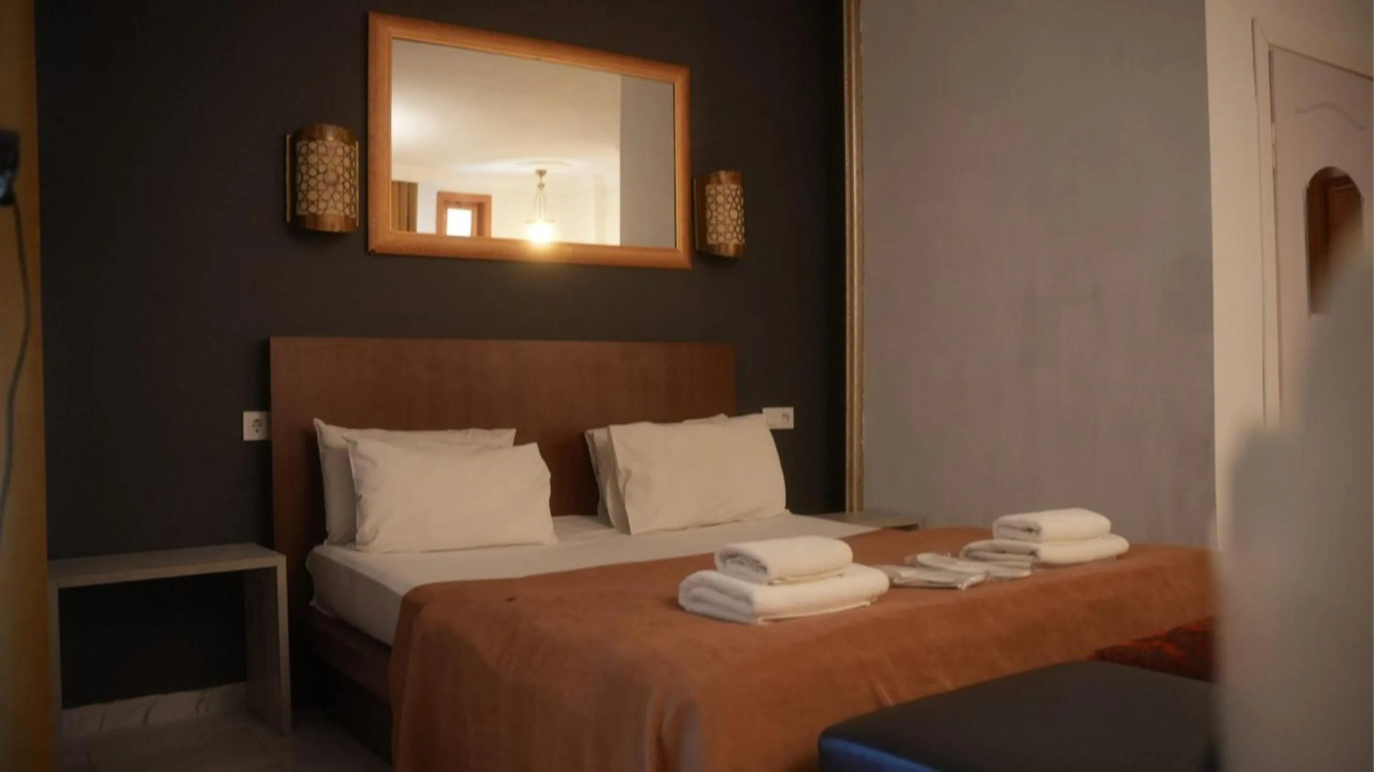 Bed in Treetops Park Hotel