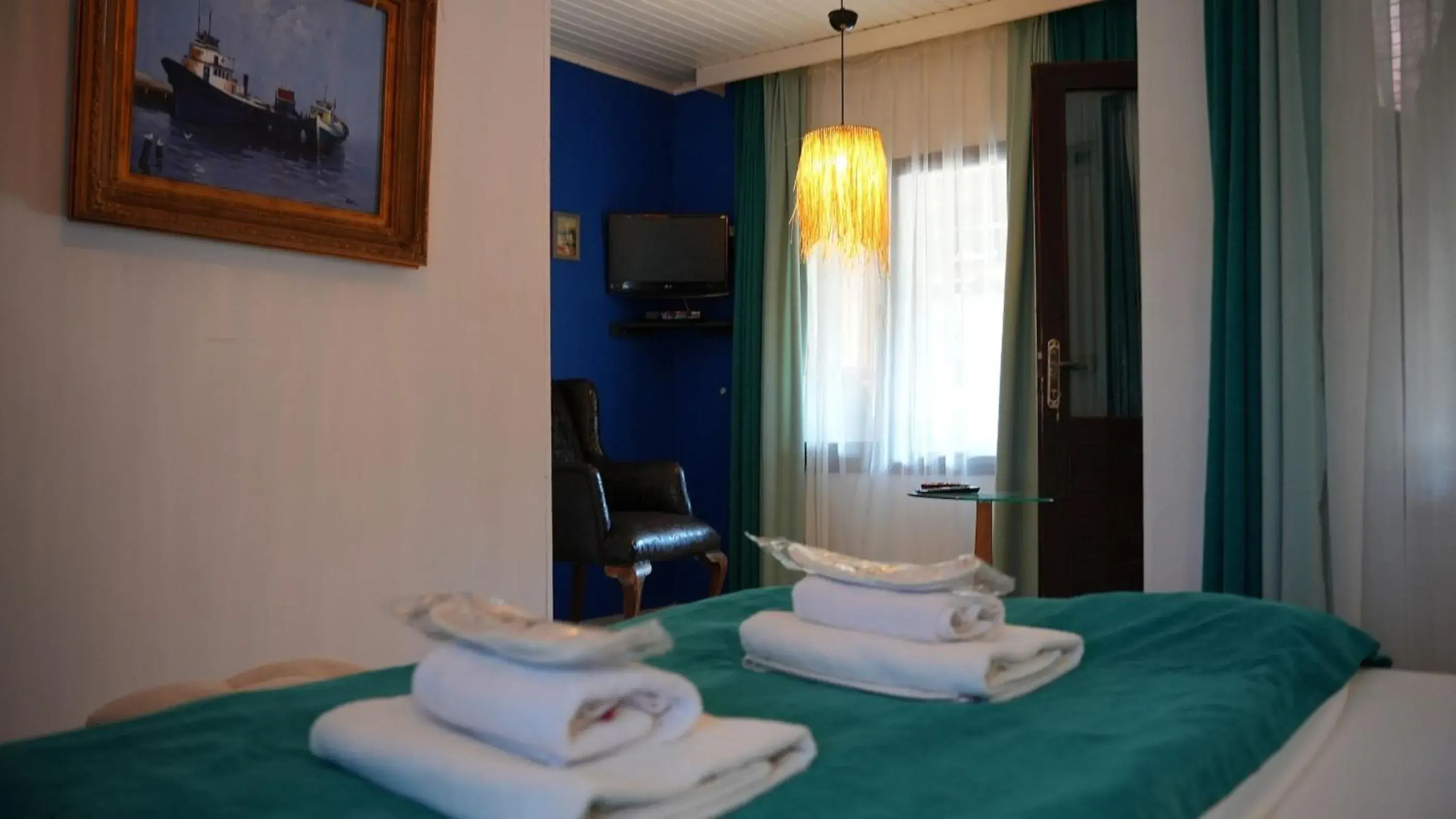 Bed in Treetops Park Hotel Bed in Treetops Park Hotel