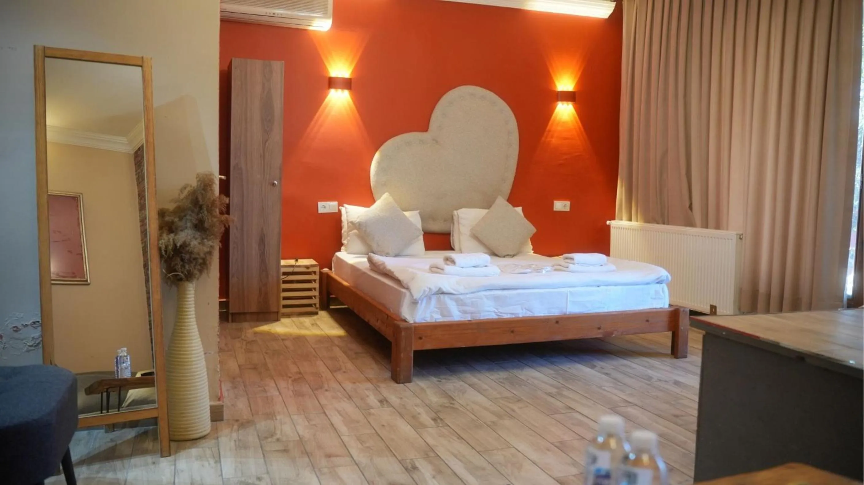 Photo of the whole room, Bed in Treetops Park Hotel