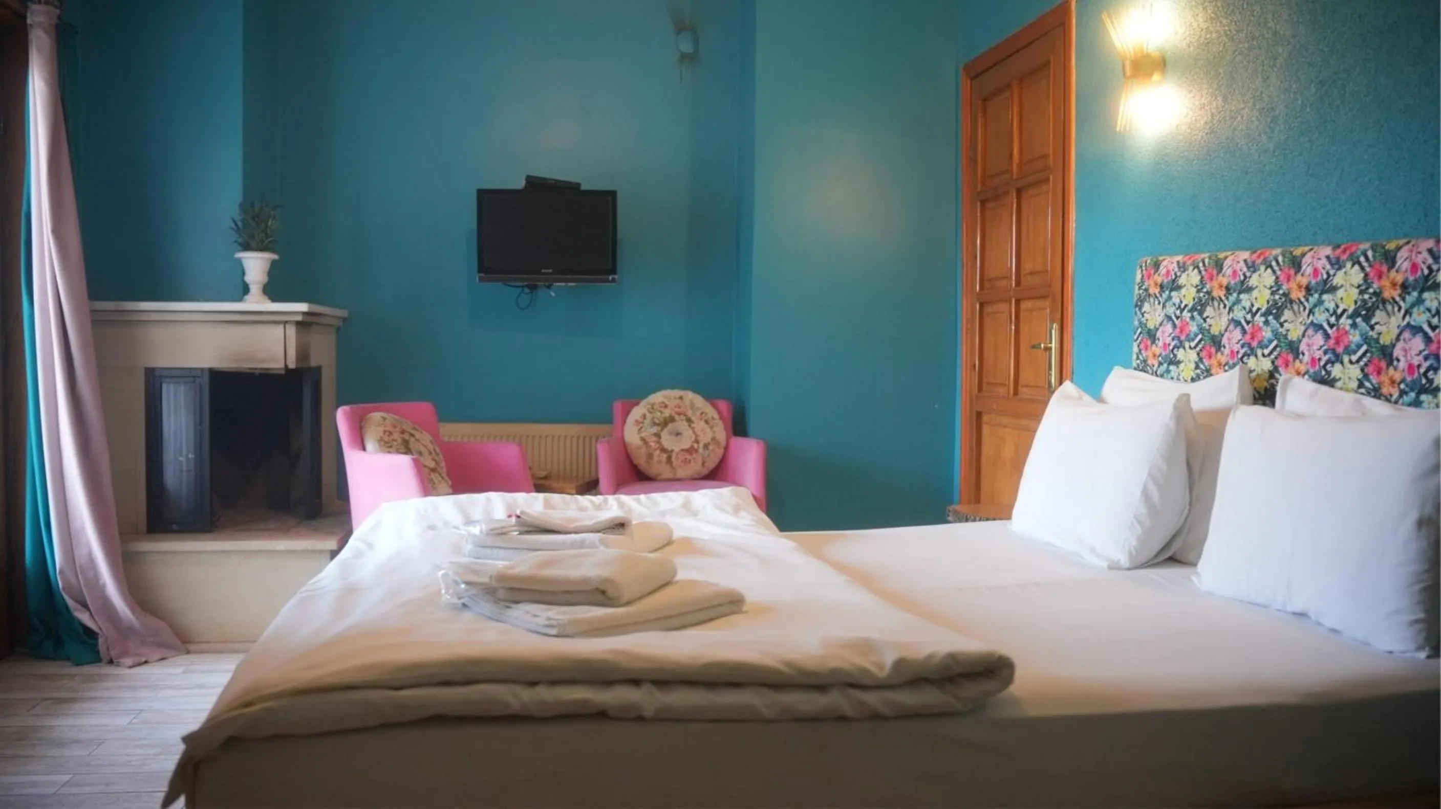 Photo of the whole room, Bed in Treetops Park Hotel