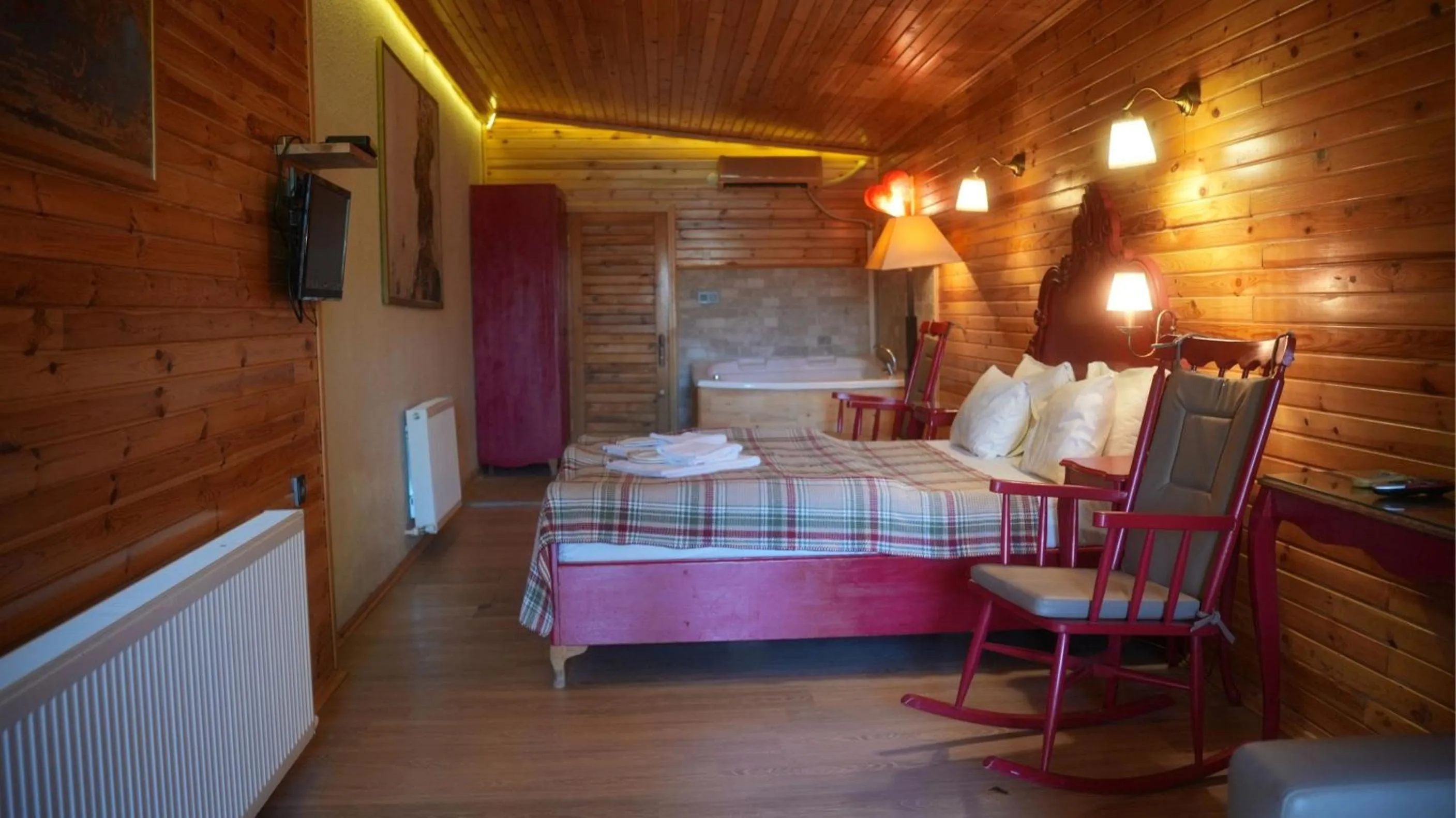 Photo of the whole room, Bed in Treetops Park Hotel