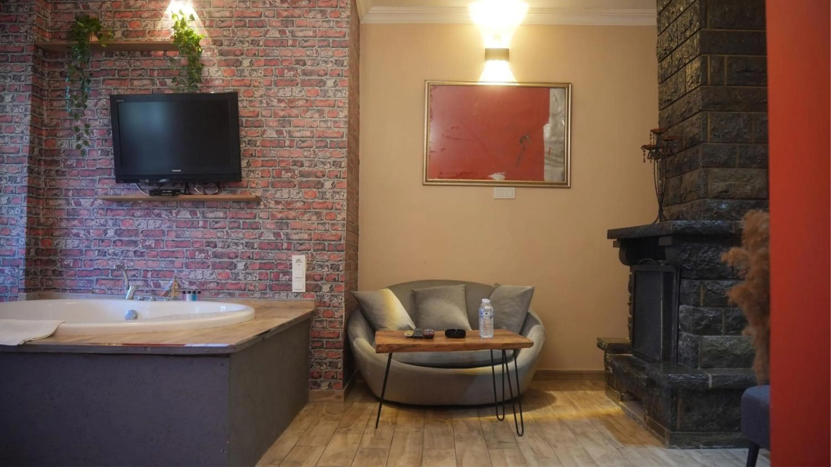 TV and multimedia in Treetops Park Hotel