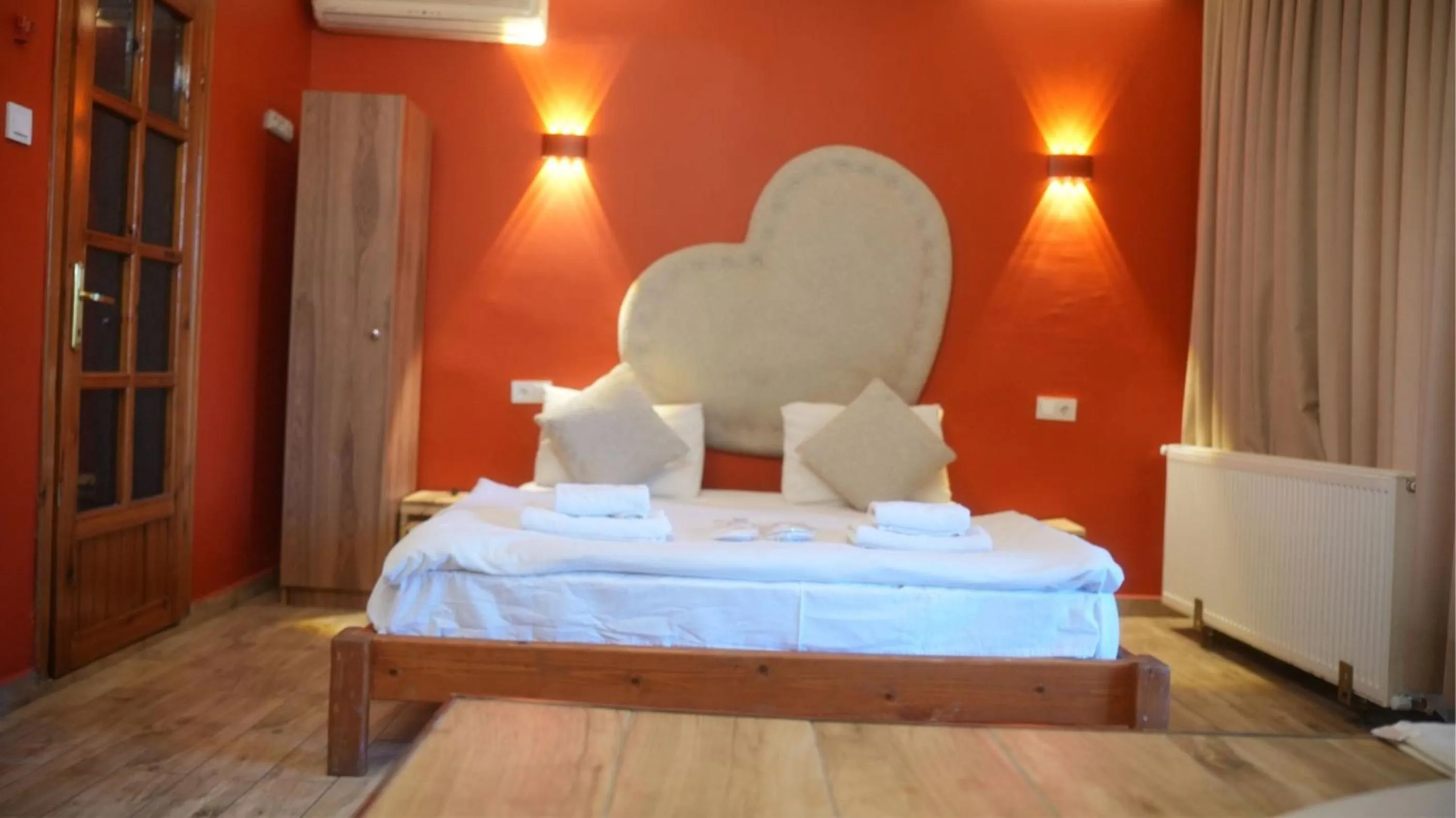 Bed in Treetops Park Hotel