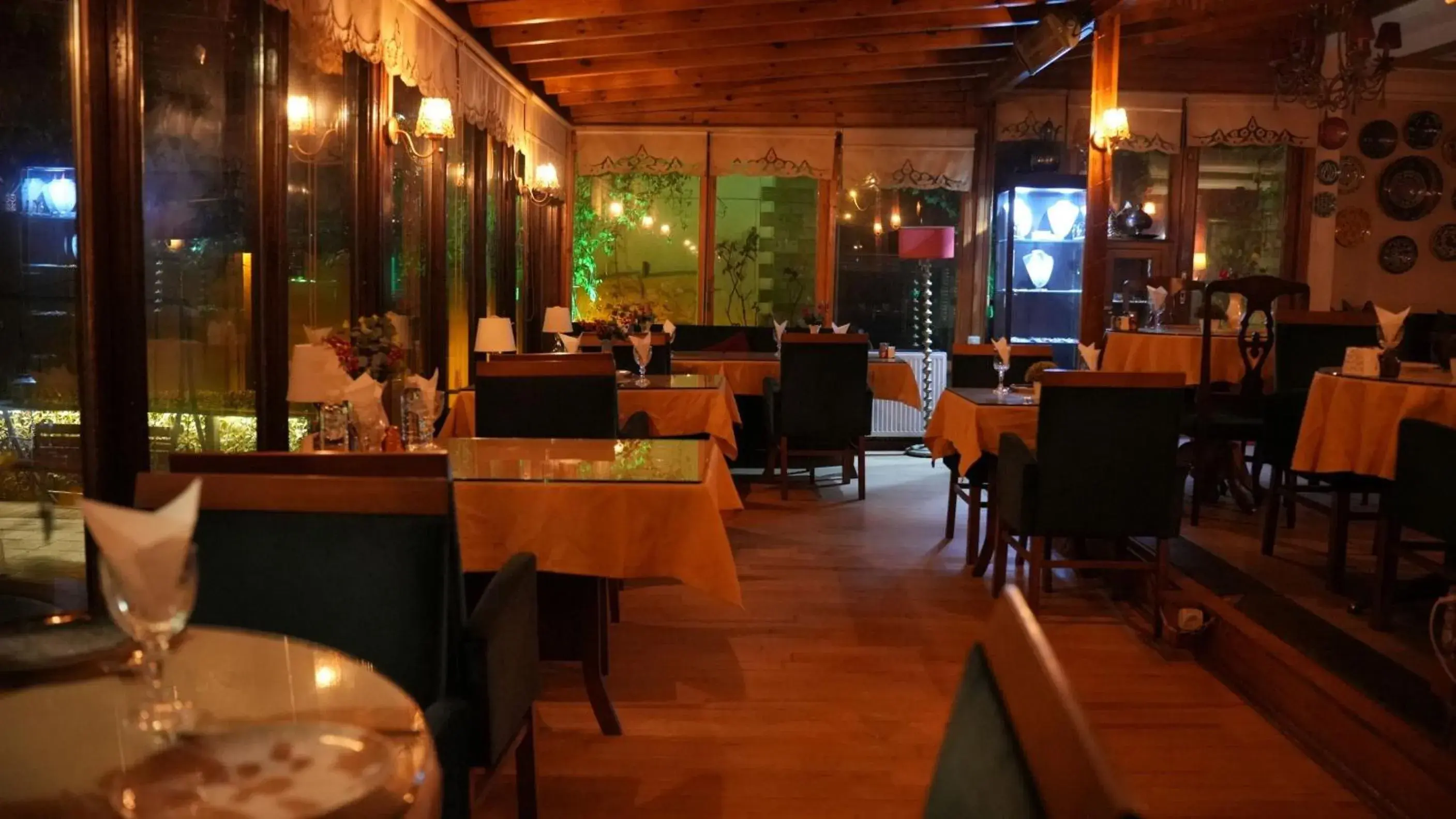 Restaurant/places to eat in Treetops Park Hotel Restaurant/places to eat in Treetops Park Hotel