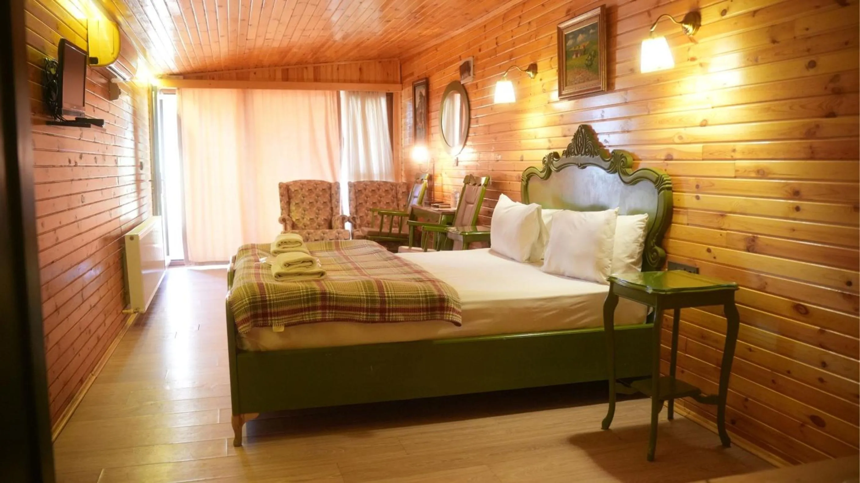 Photo of the whole room, Bed in Treetops Park Hotel