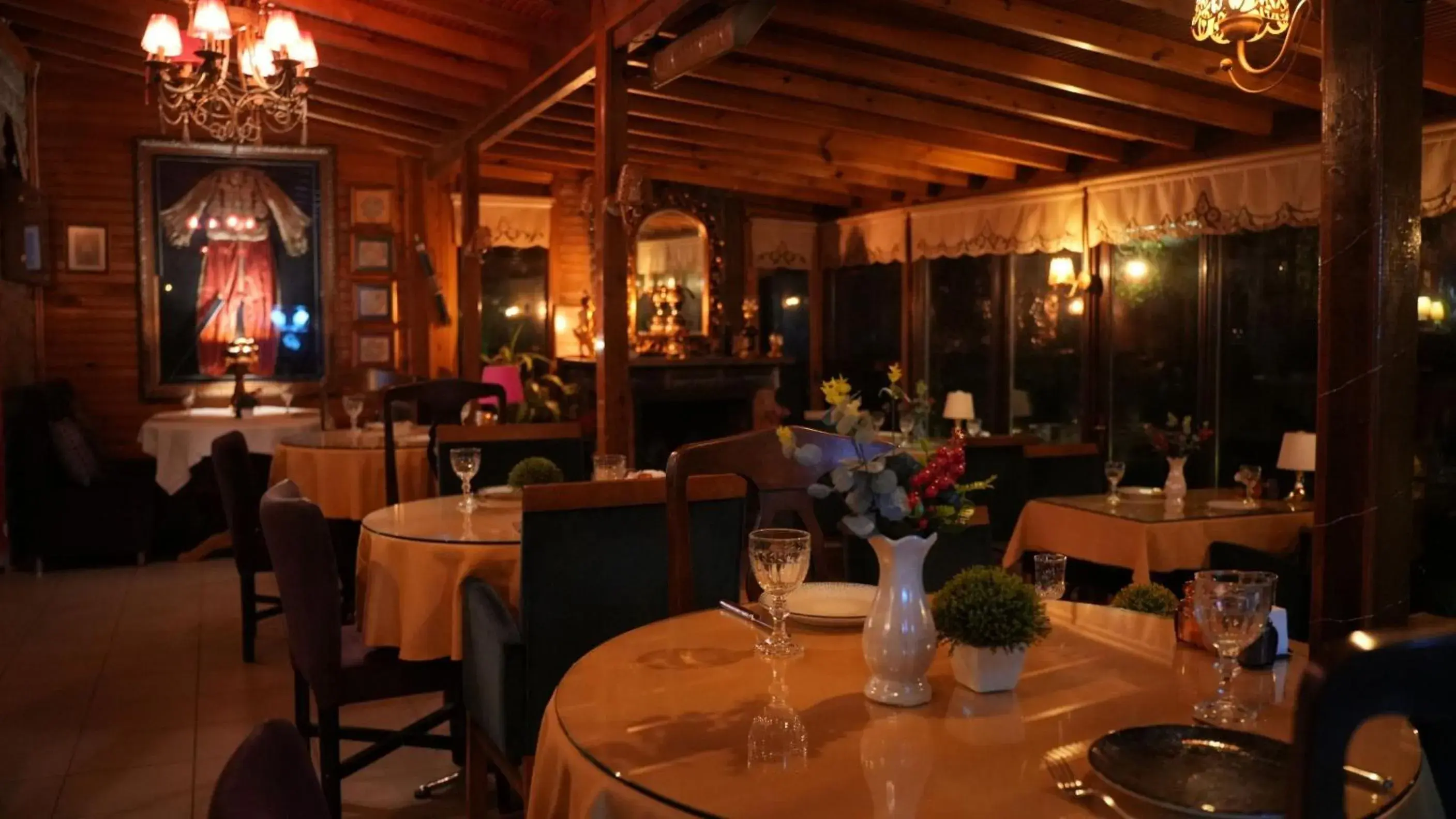 Restaurant/places to eat in Treetops Park Hotel Restaurant/places to eat in Treetops Park Hotel