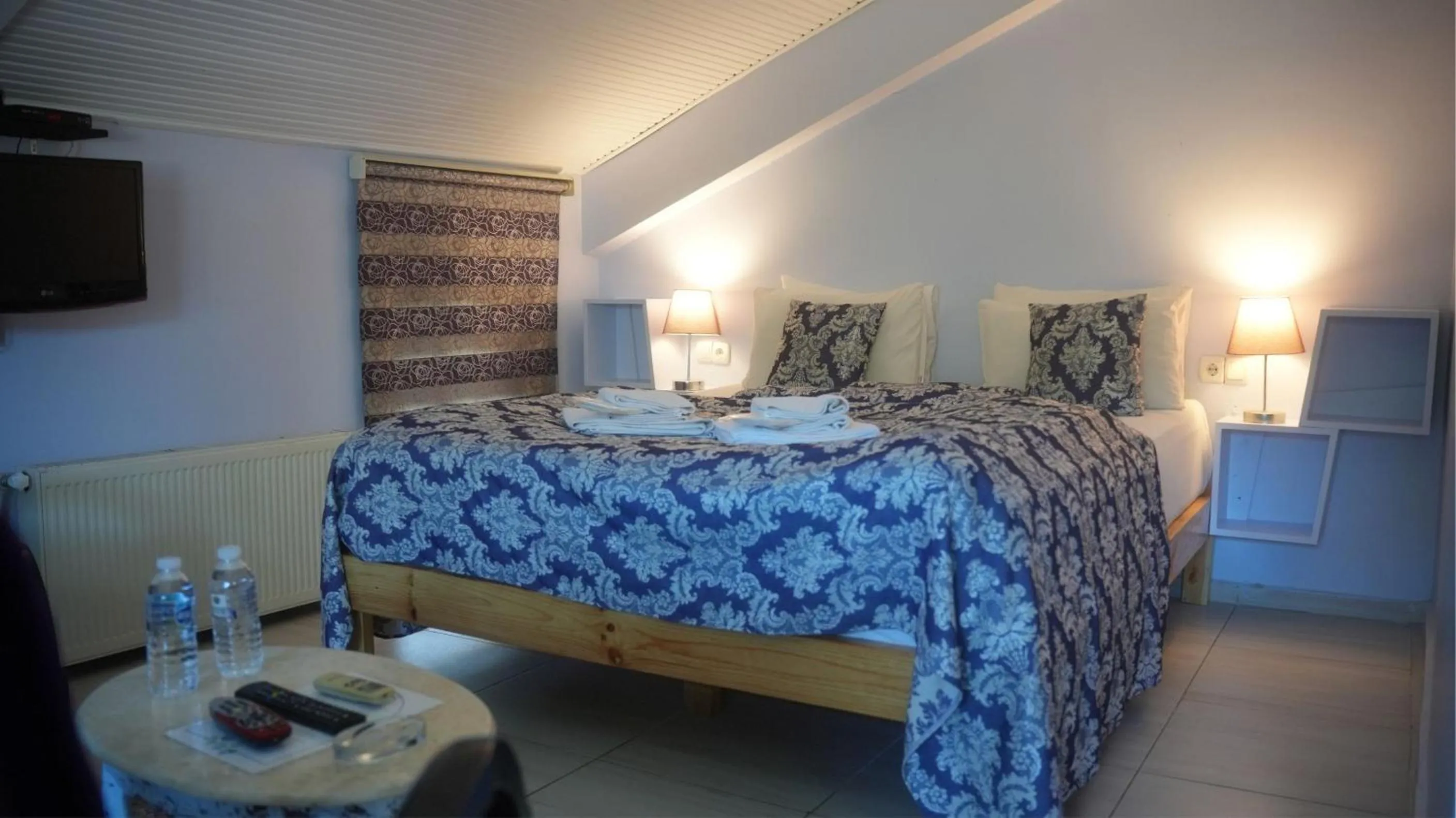 Bed in Treetops Park Hotel