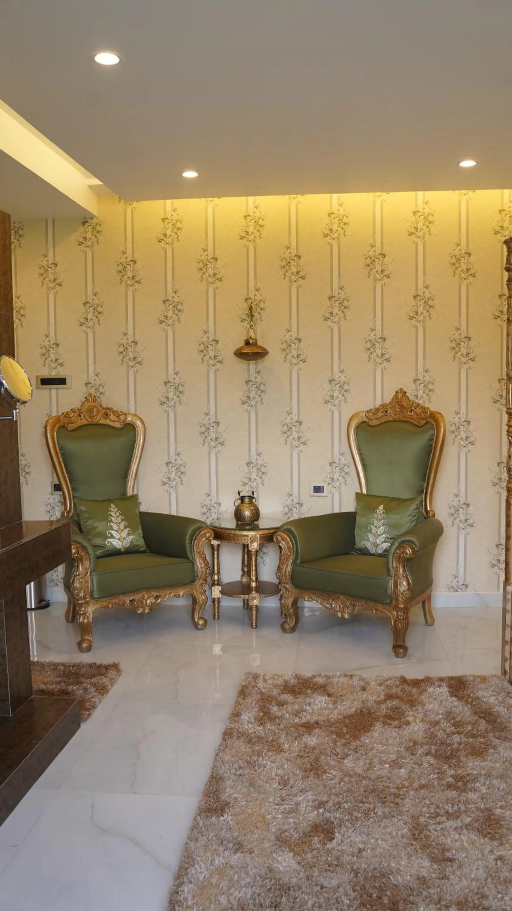 Seating area in Hotel Saheb's Castle - Best Mountain View & Jacuzzi Suites, McLeodganj