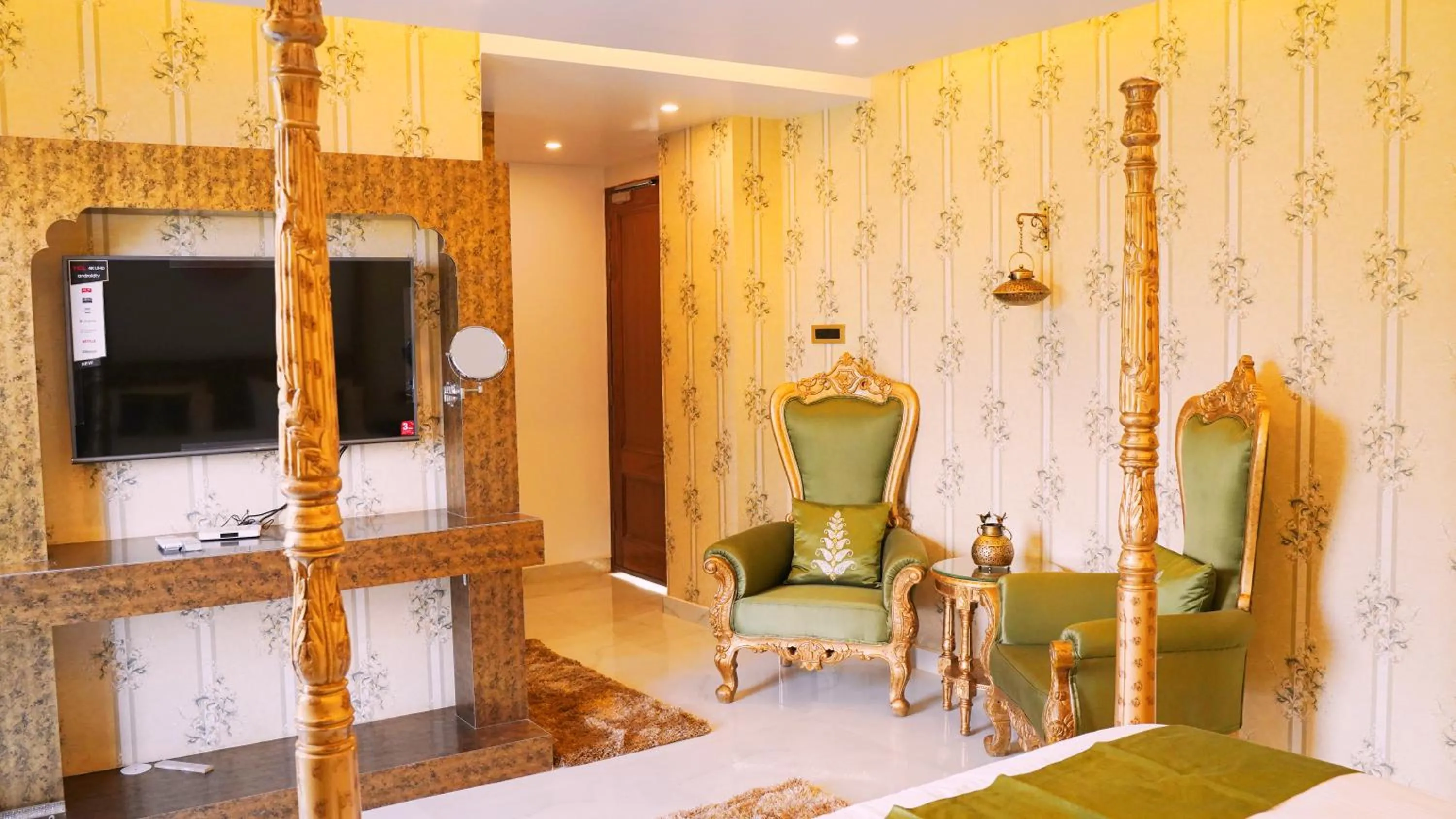 Seating area in Hotel Saheb's Castle - Best Mountain View & Jacuzzi Suites, McLeodganj