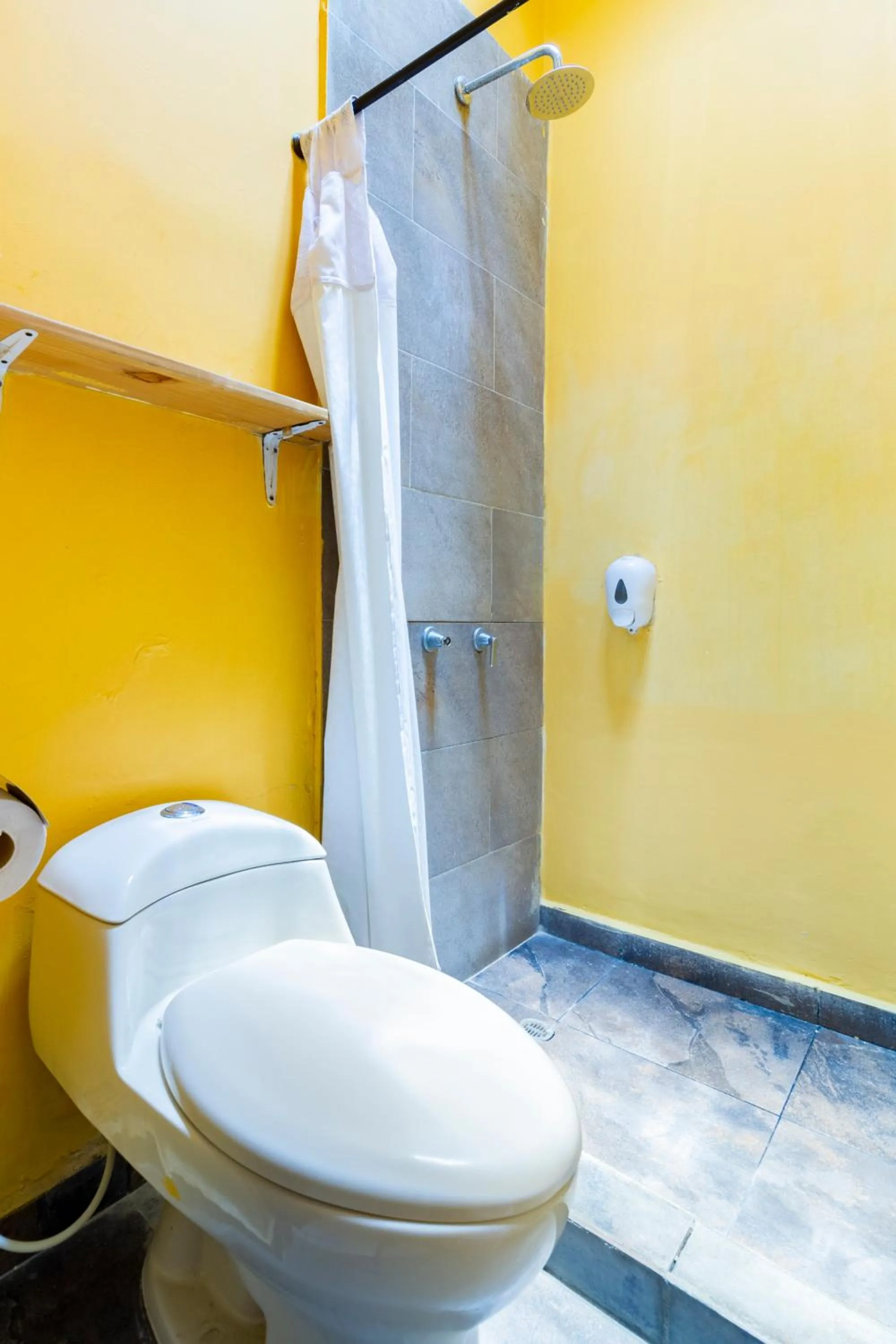 Bathroom in Gagaka Rua hostel