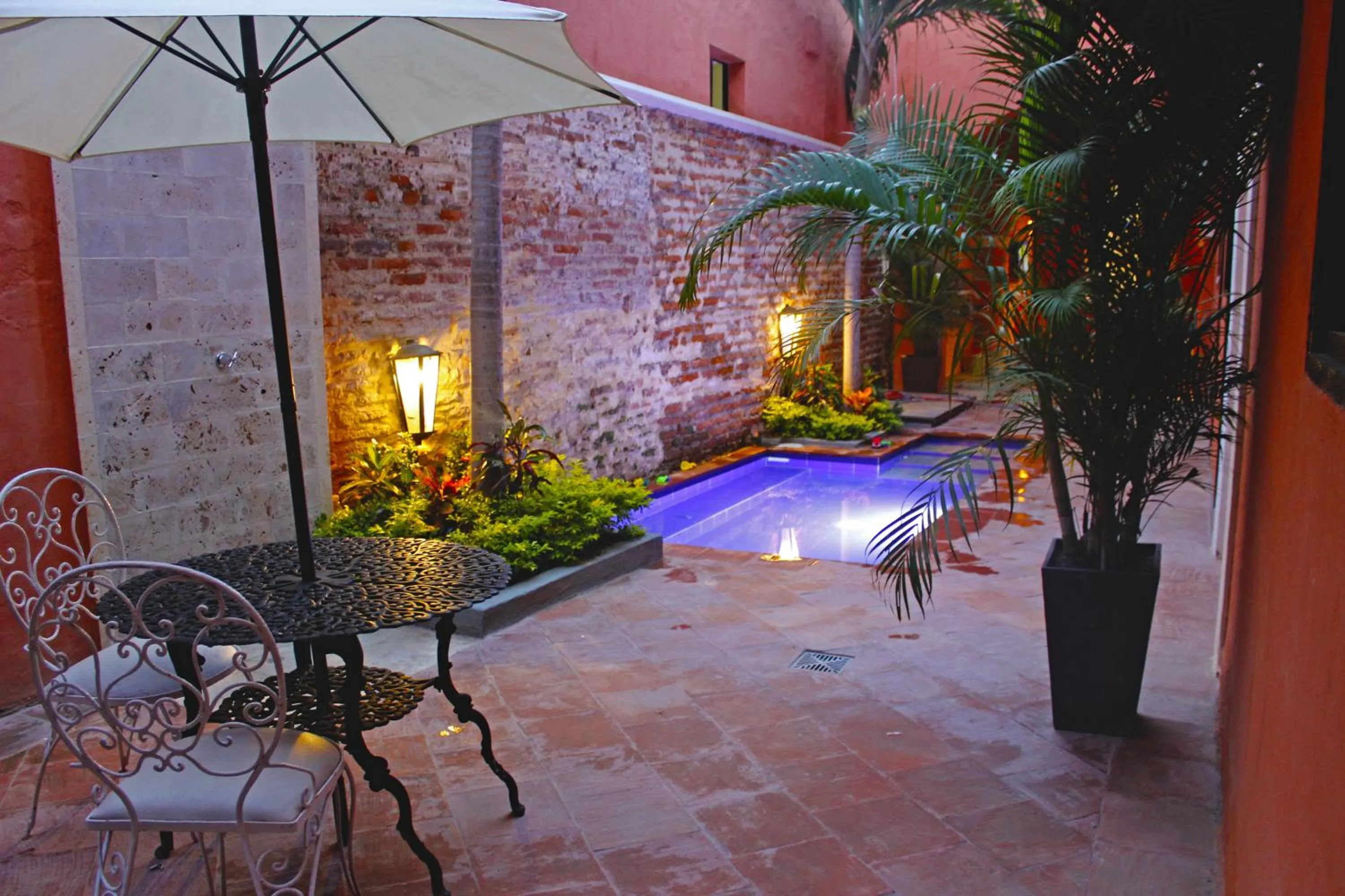 Garden in Gagaka Rua hostel