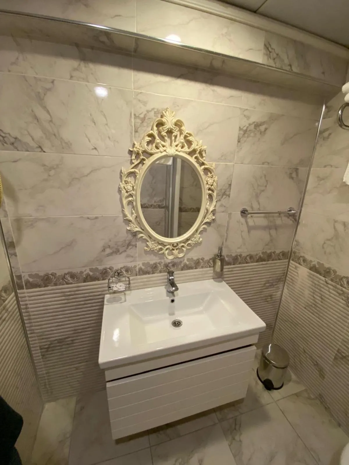 Shower in Hotel Büyük Levent