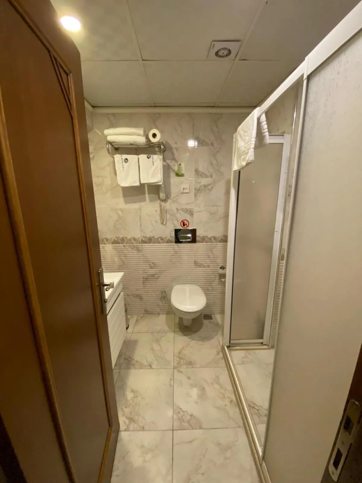 Shower in Hotel Büyük Levent