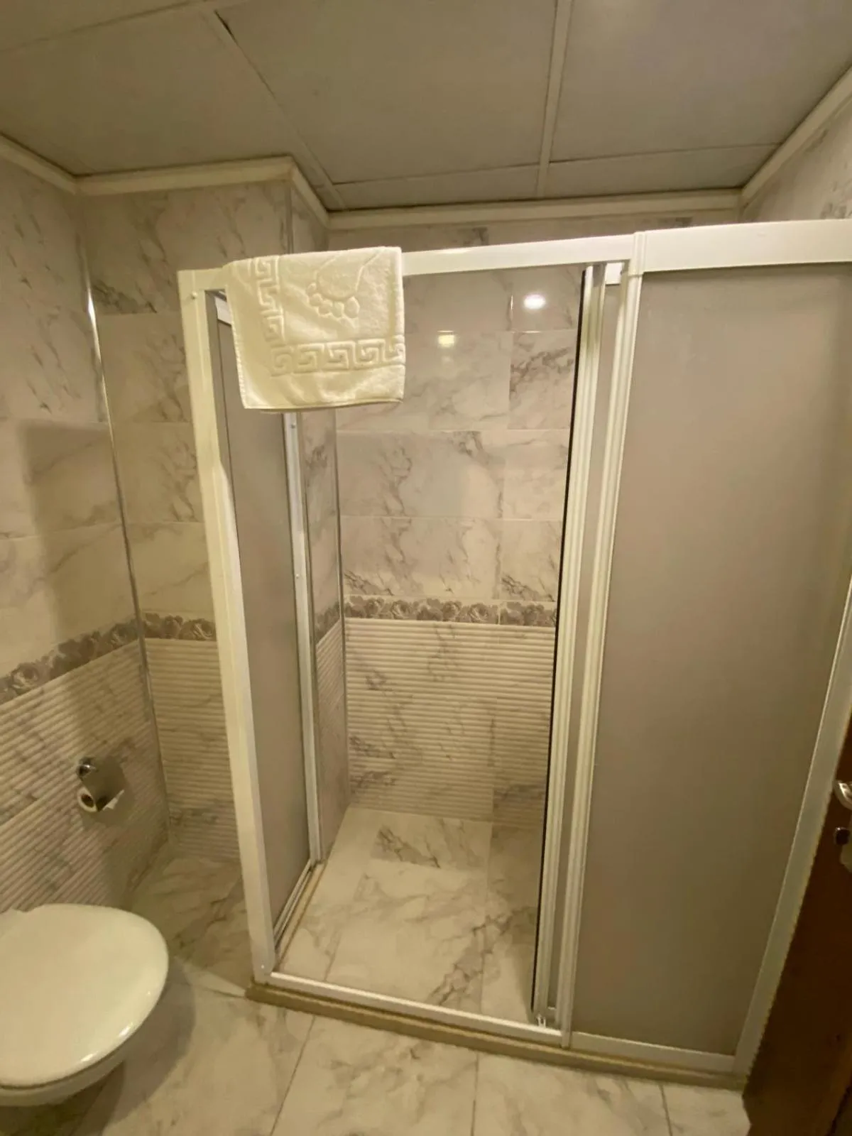 Shower in Hotel Büyük Levent