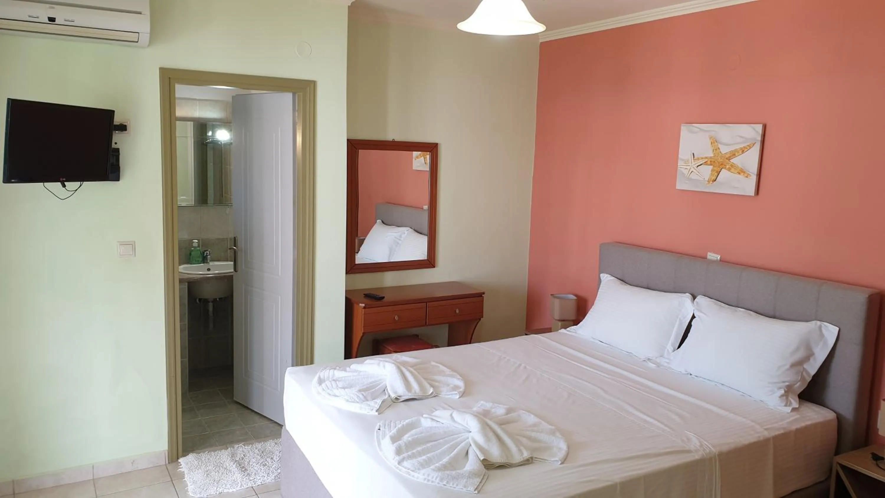 Bed in Bayside Apartments