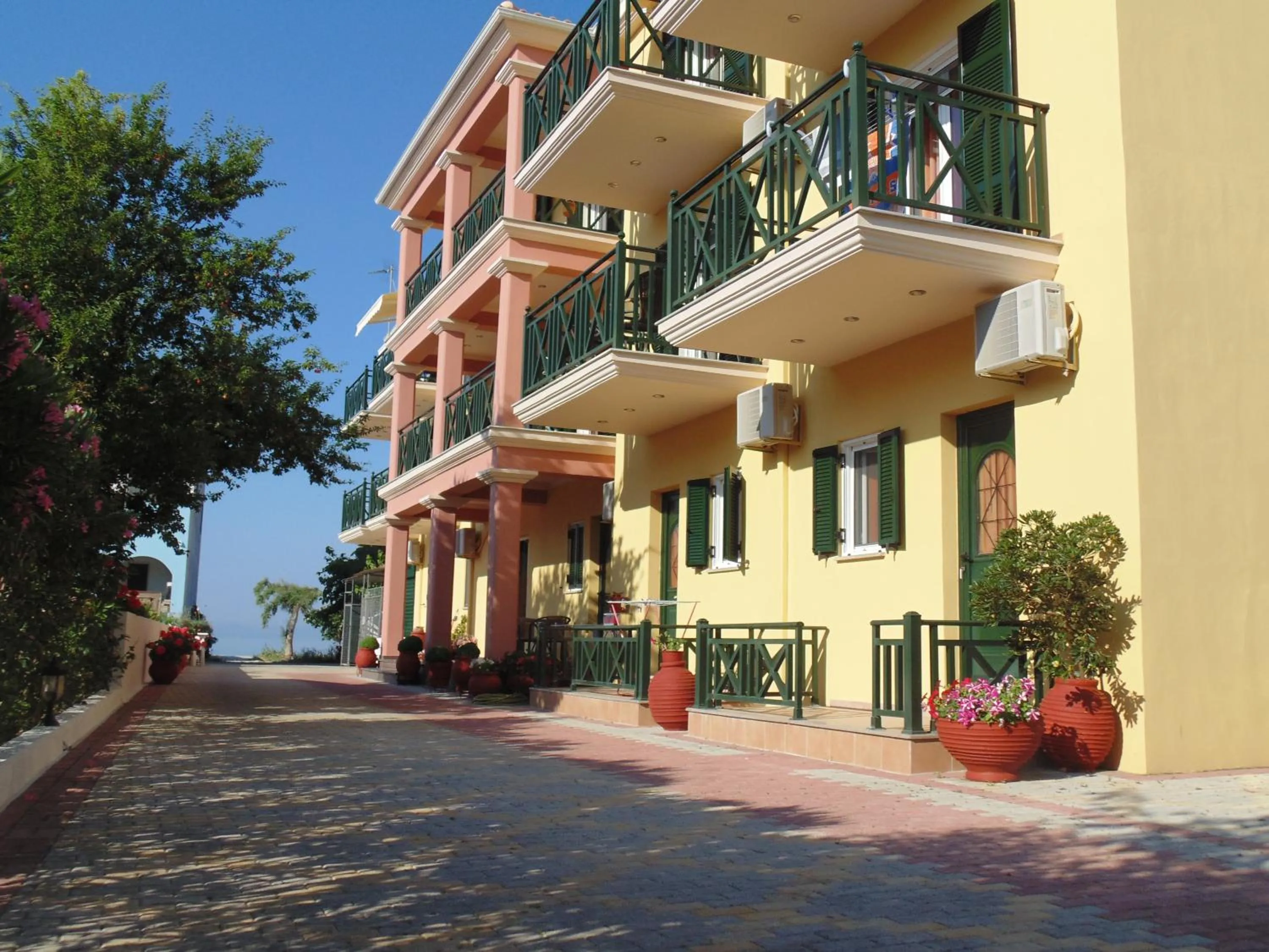 Facade/entrance in Bayside Apartments
