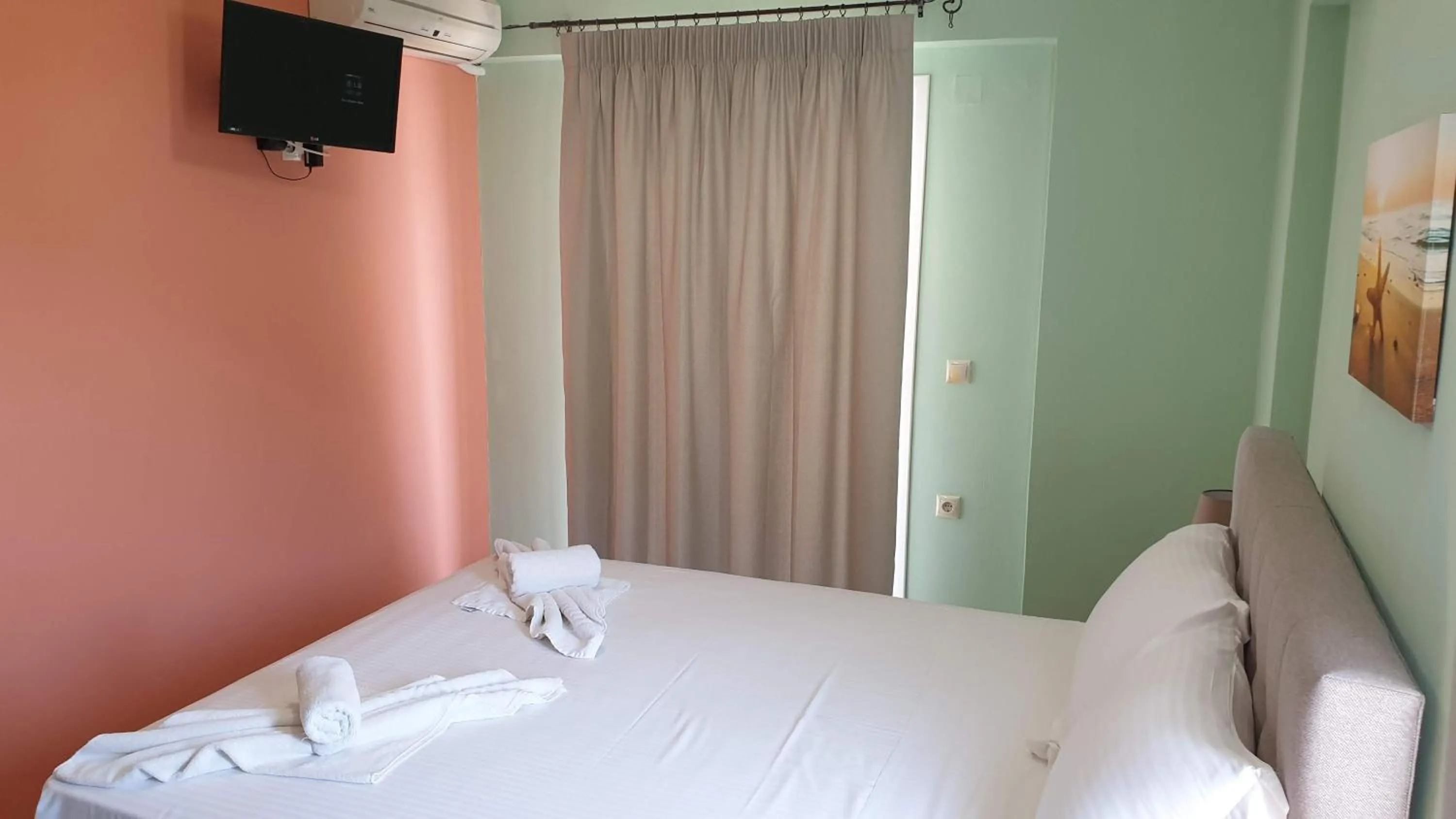 Bed in Bayside Apartments