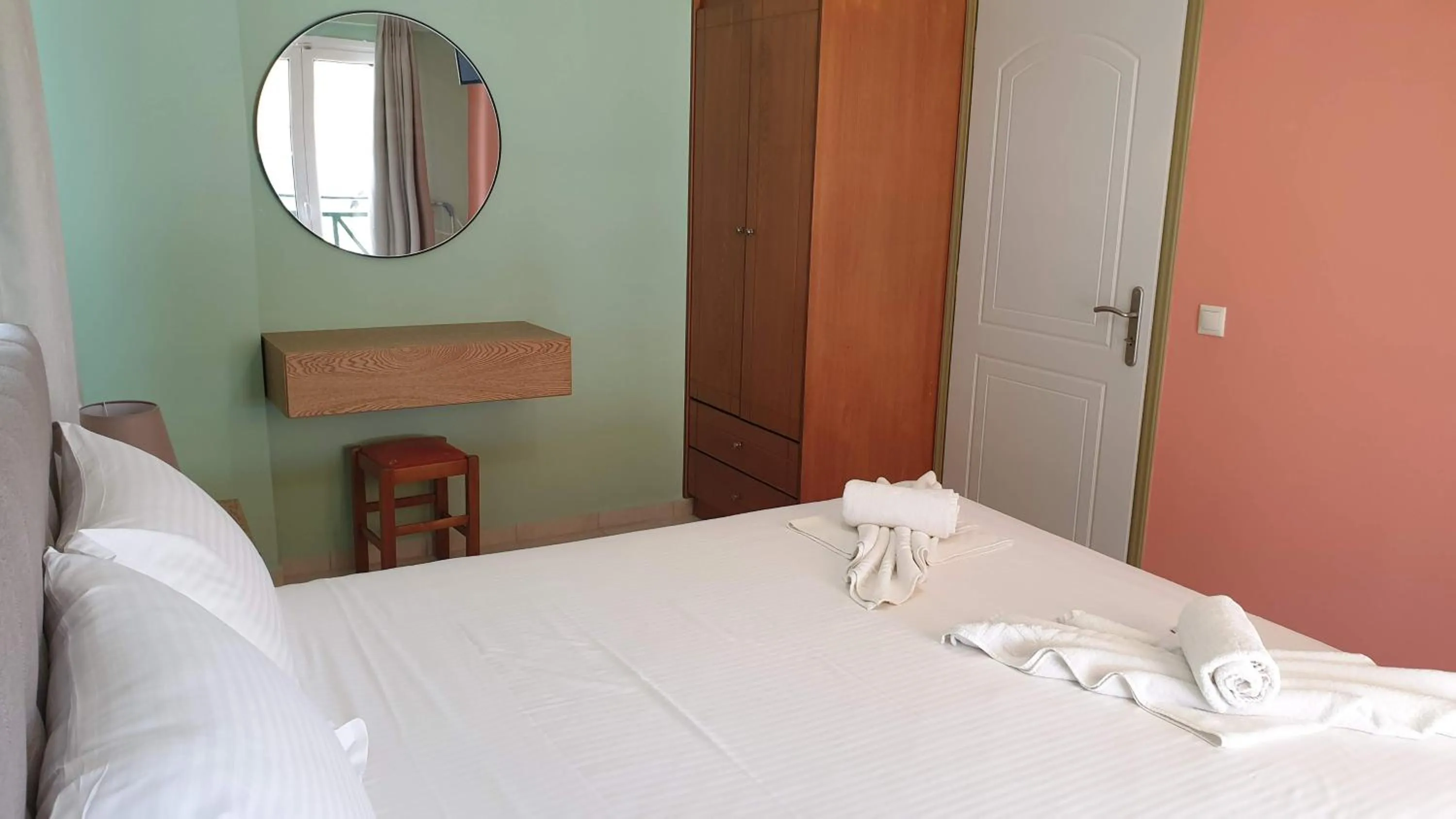 Bed in Bayside Apartments