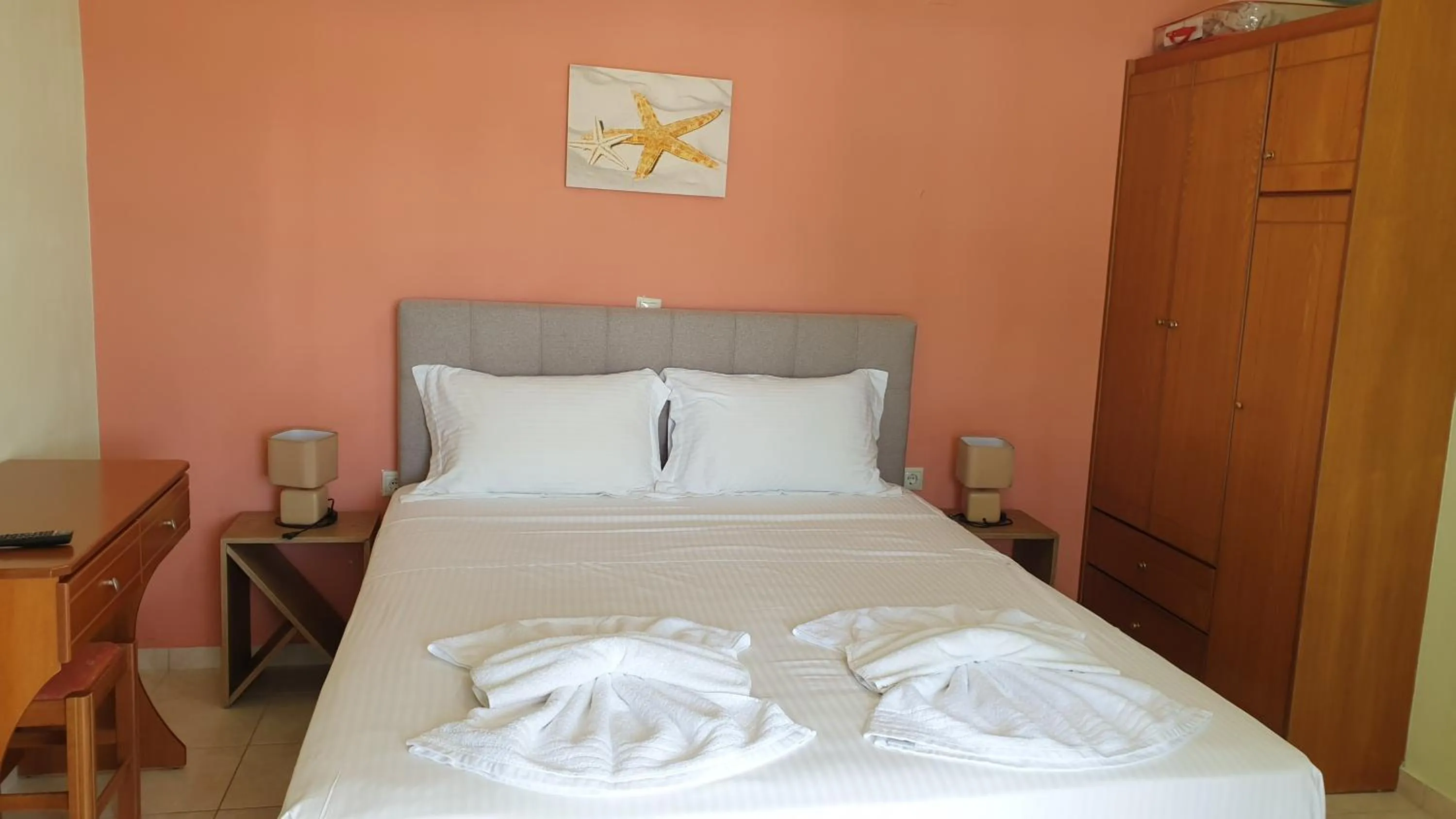 Bed in Bayside Apartments