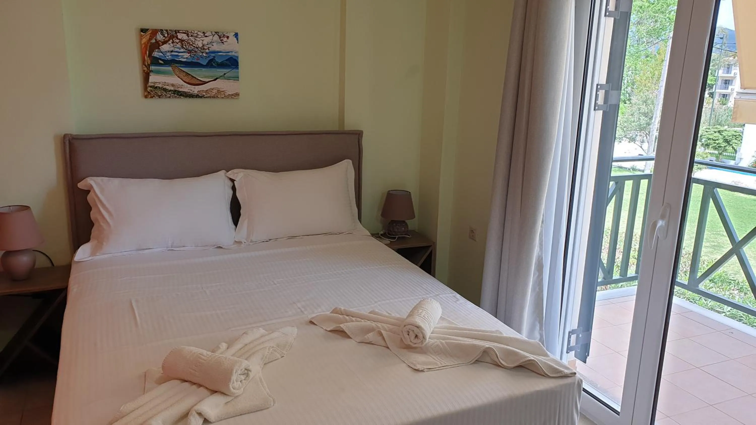 Bed in Bayside Apartments