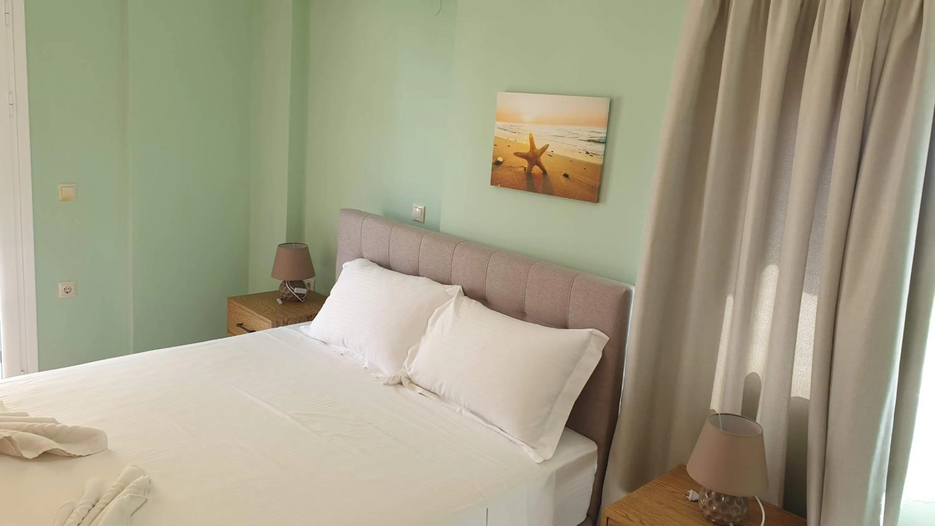 Bed in Bayside Apartments