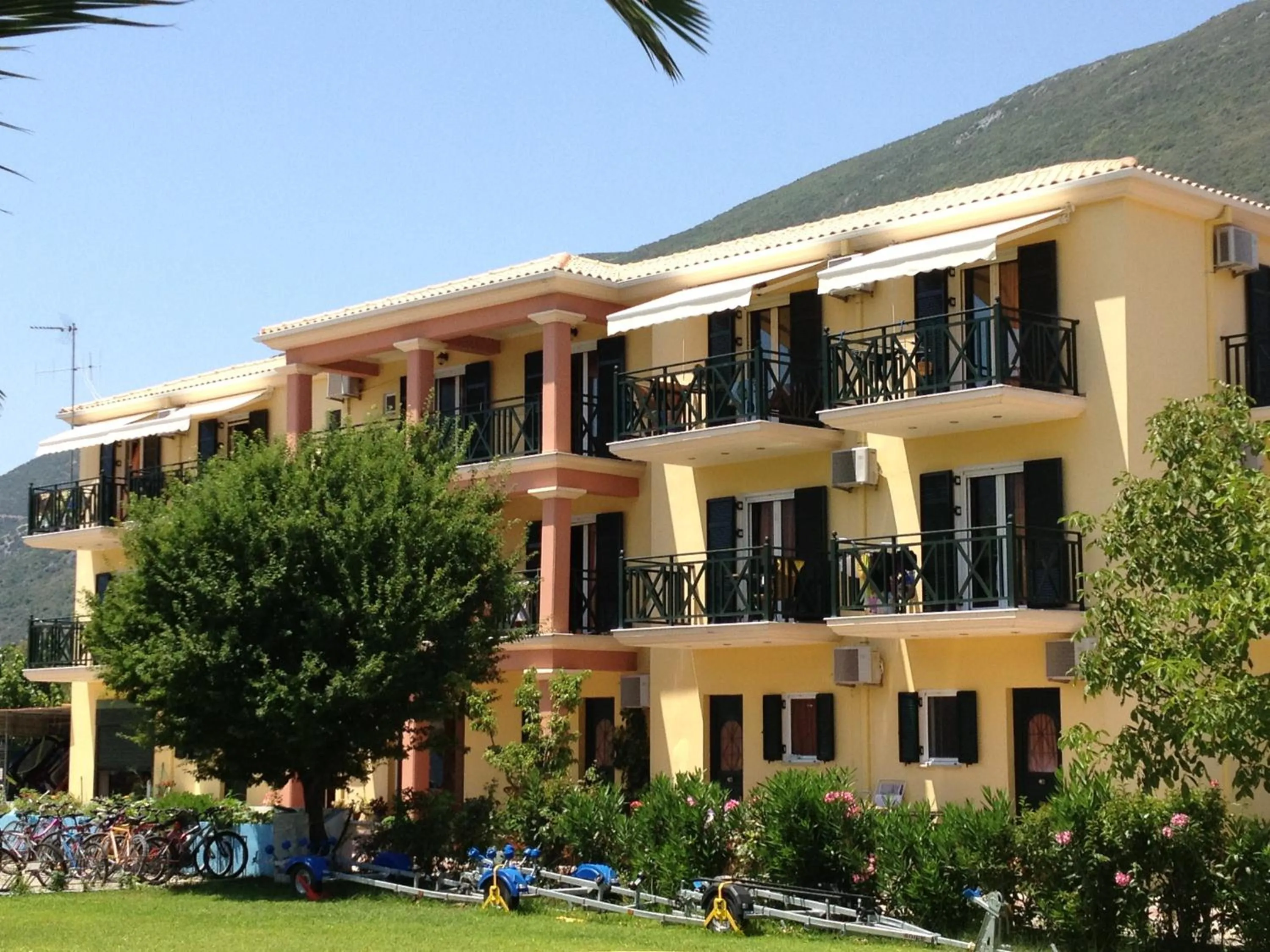 Facade/entrance in Bayside Apartments