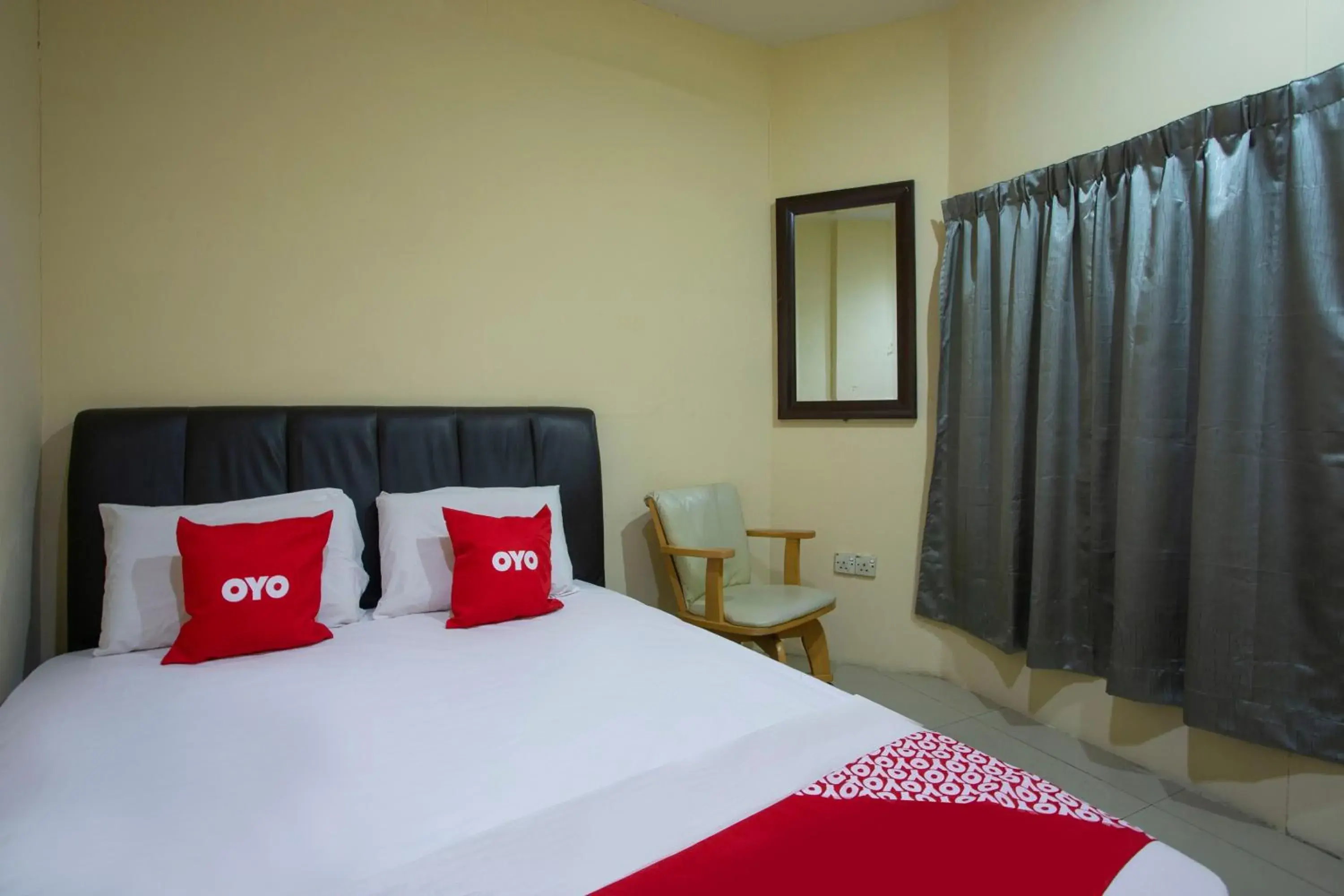 Bedroom in OYO 90160 Kl City Lodge