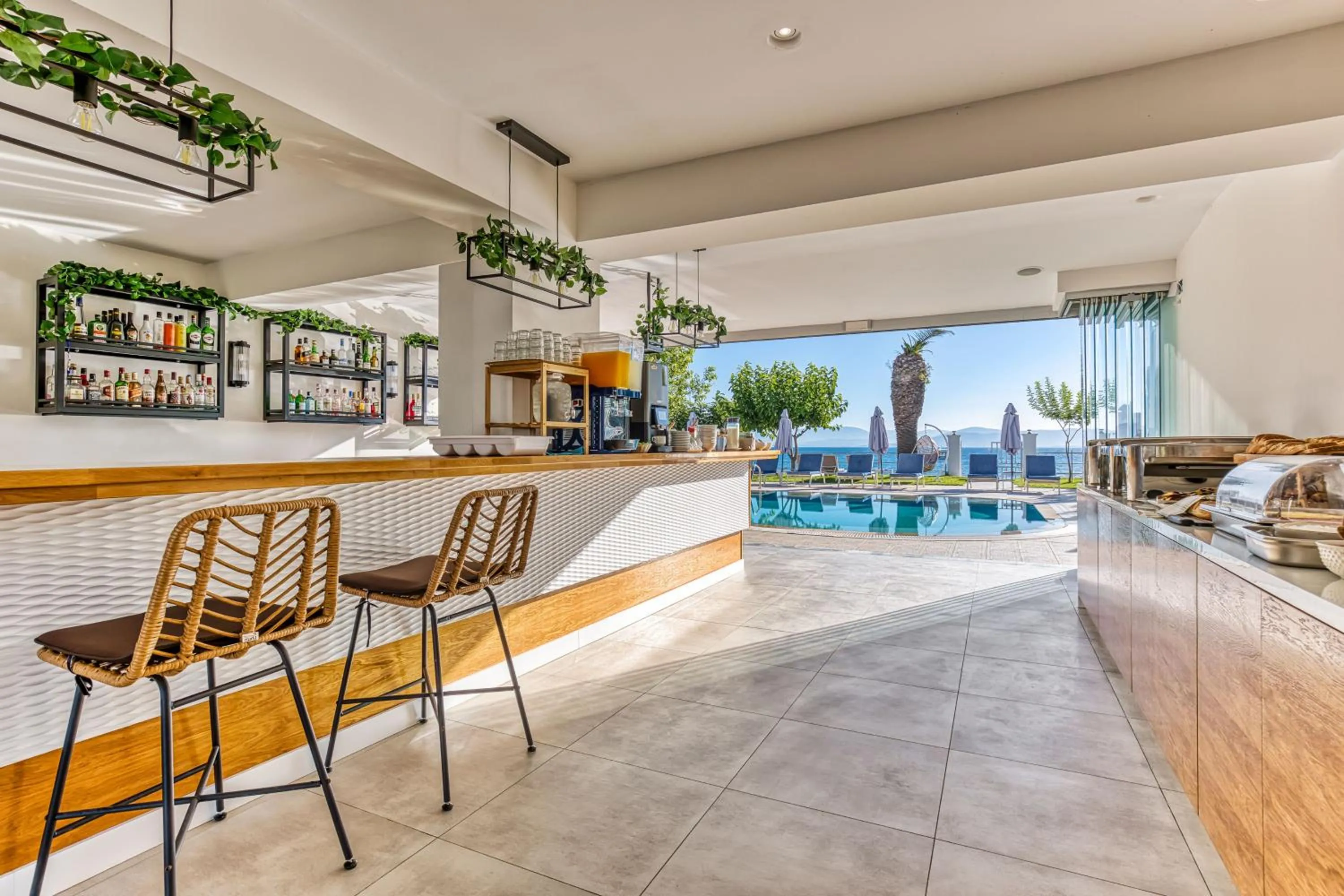 Restaurant/places to eat in Sirocco Hotel