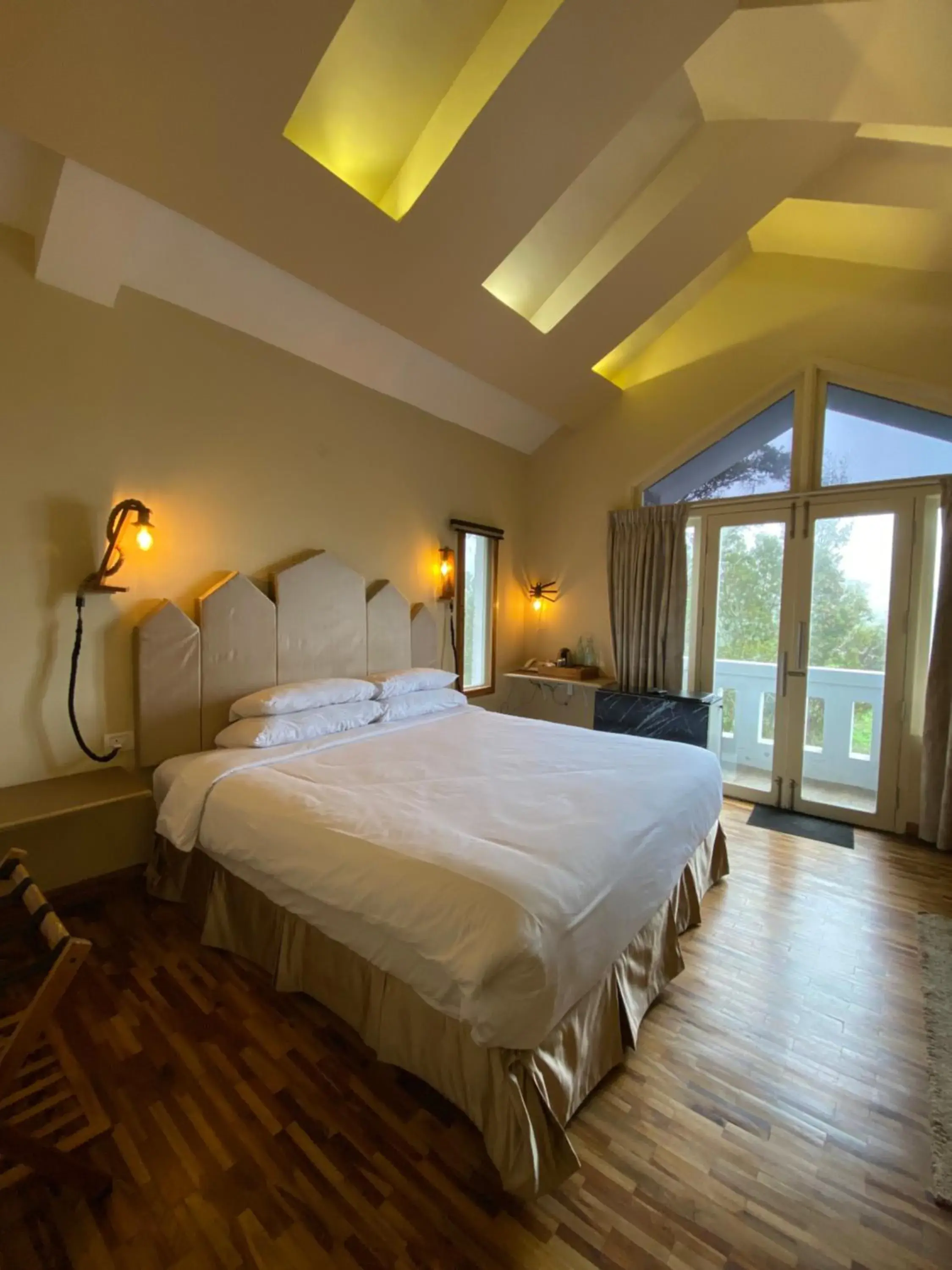 King Room with Mountain View in COTTAGES BY THE CREEK. King Room with Mountain View in COTTAGES BY THE CREEK.