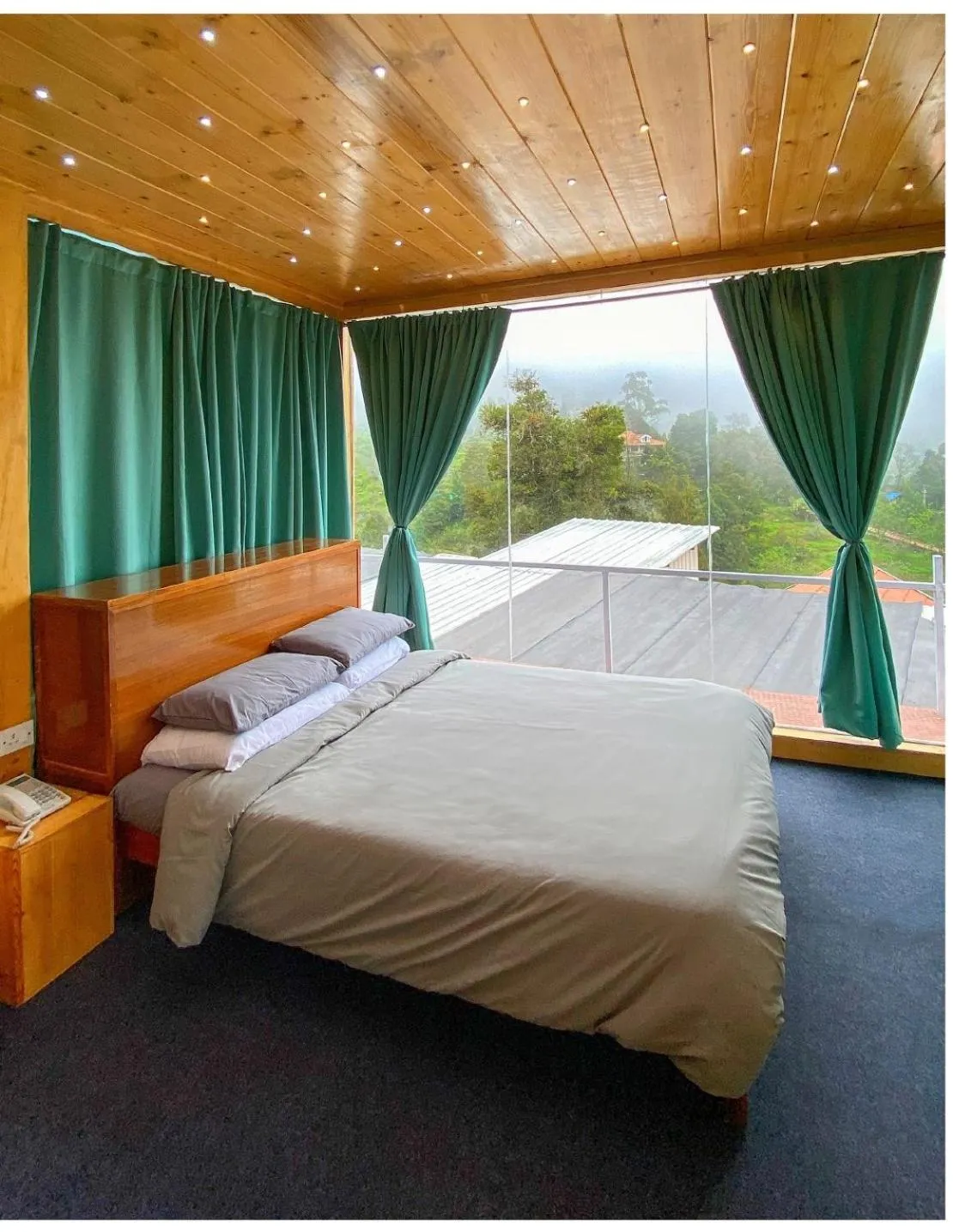 Photo of the whole room, Bed in COTTAGES BY THE CREEK.