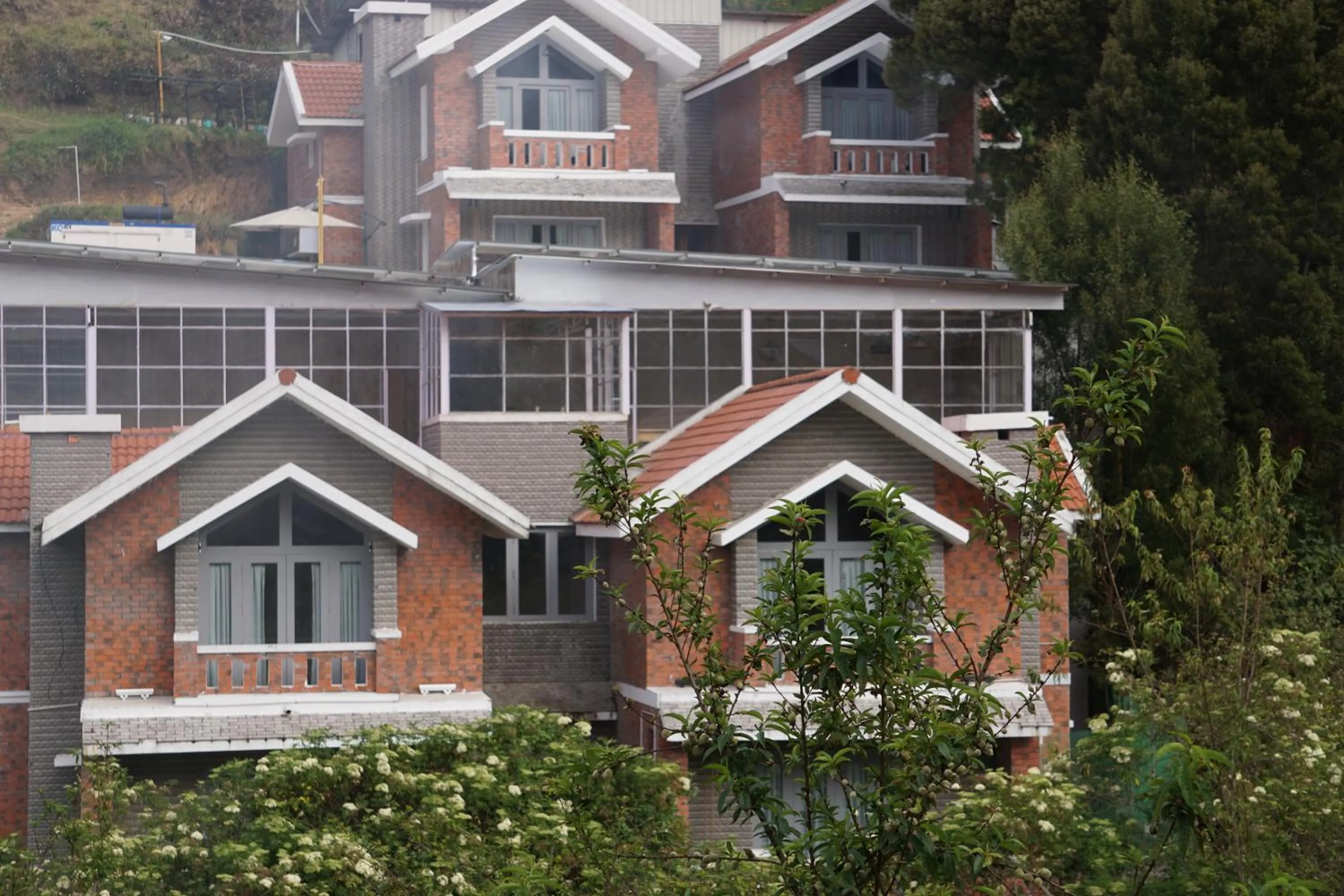 Property building in COTTAGES BY THE CREEK.