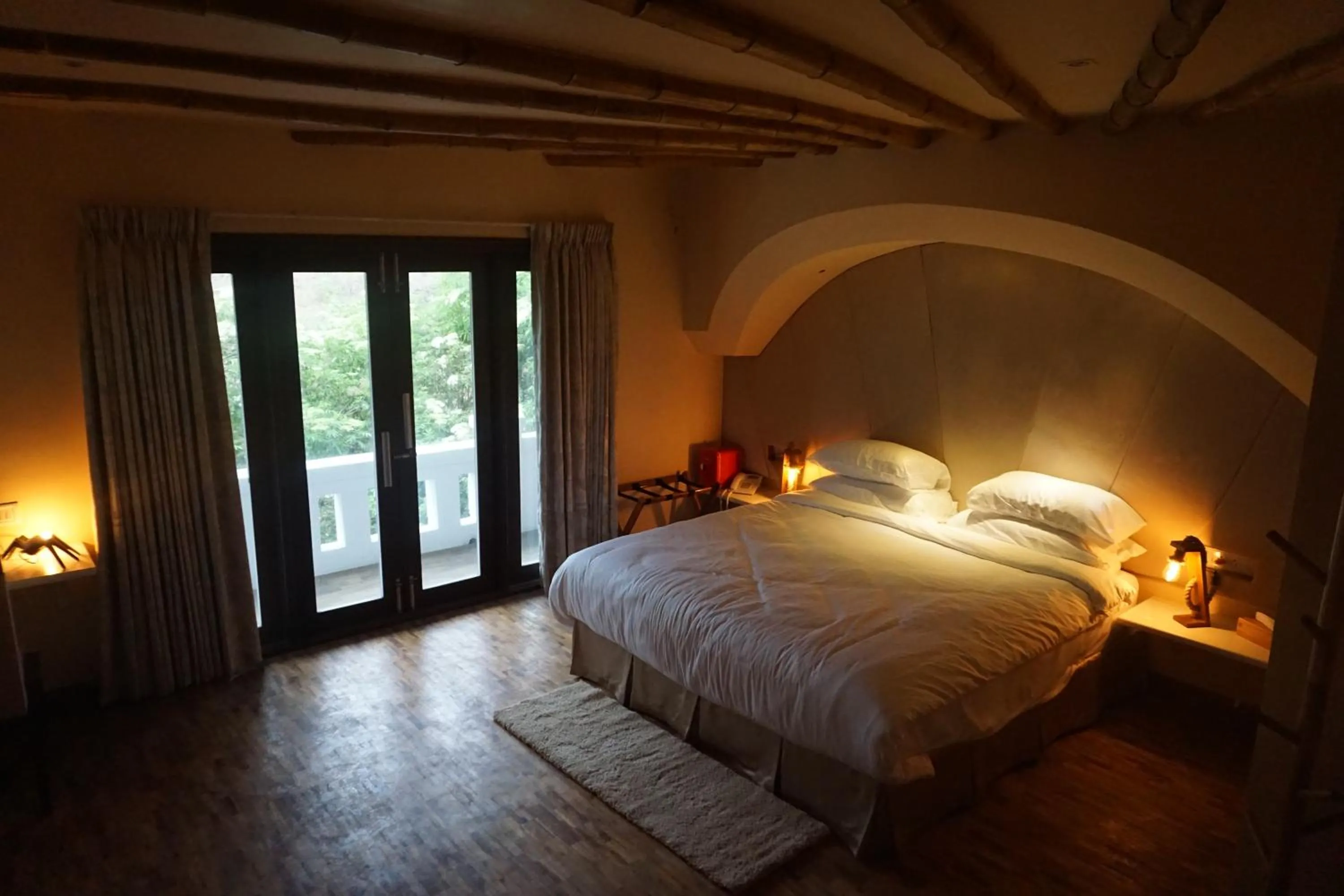 Photo of the whole room, Bed in COTTAGES BY THE CREEK.