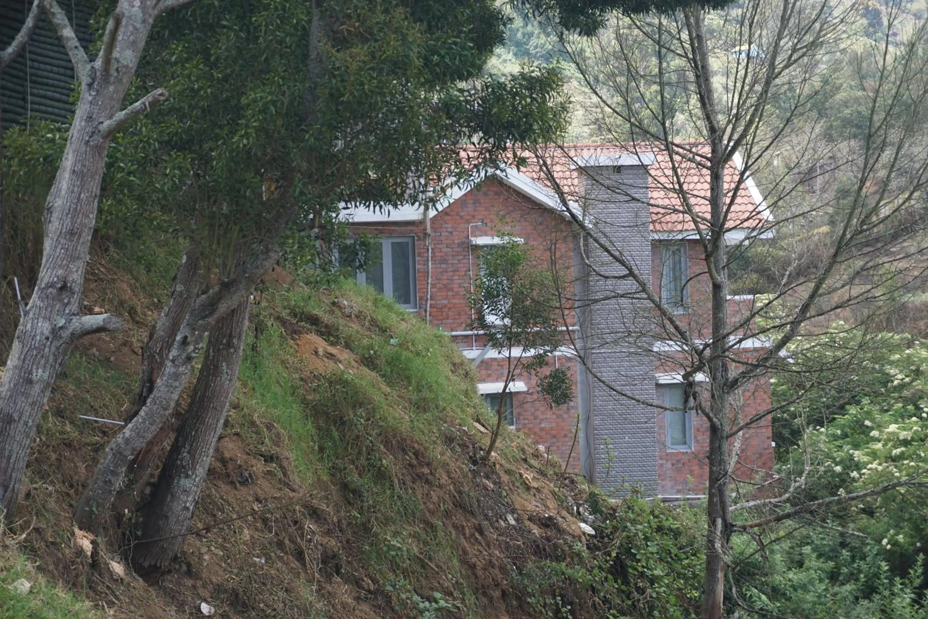 Property building in COTTAGES BY THE CREEK.