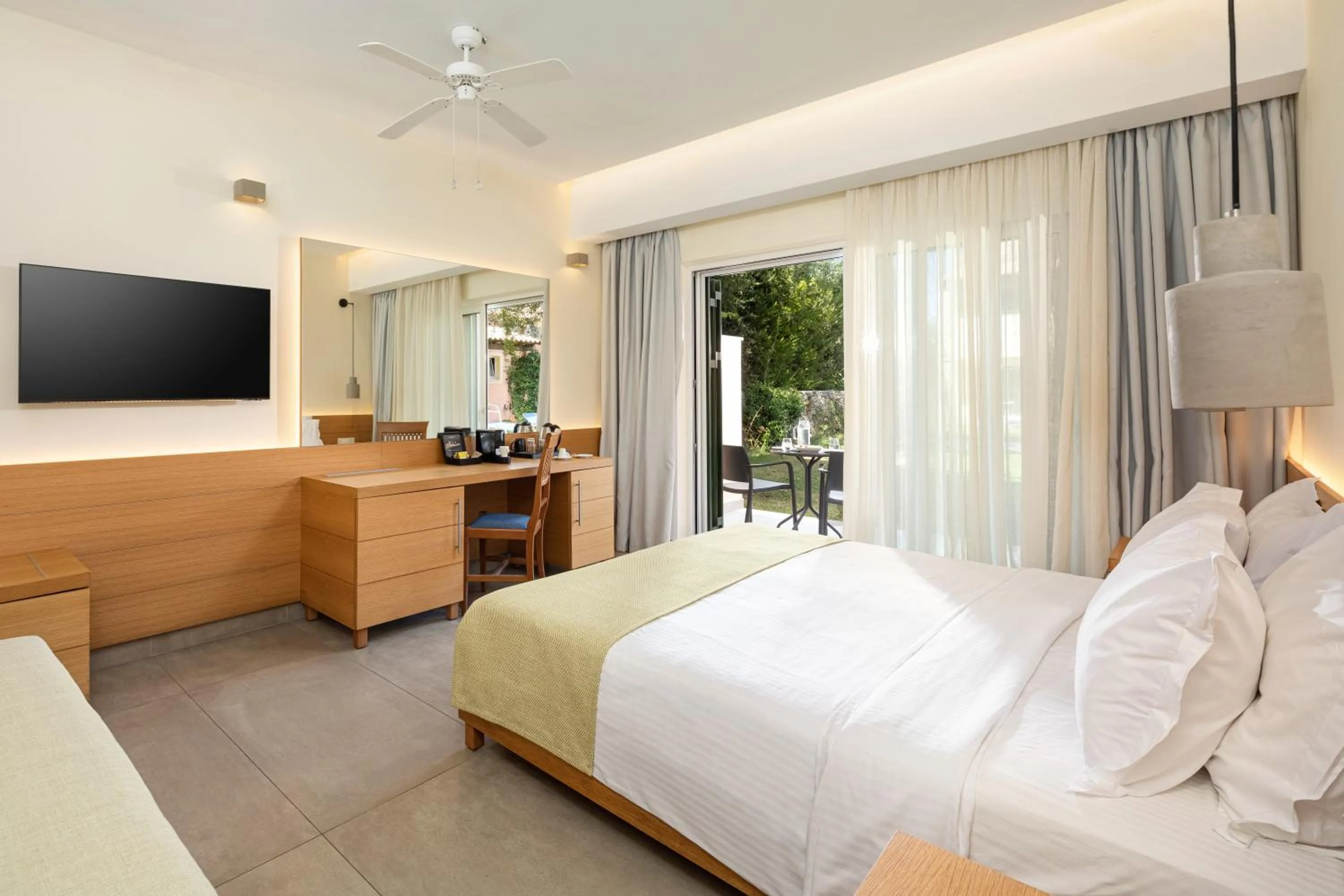 Bedroom, Bed in SENTIDO Apollo Palace